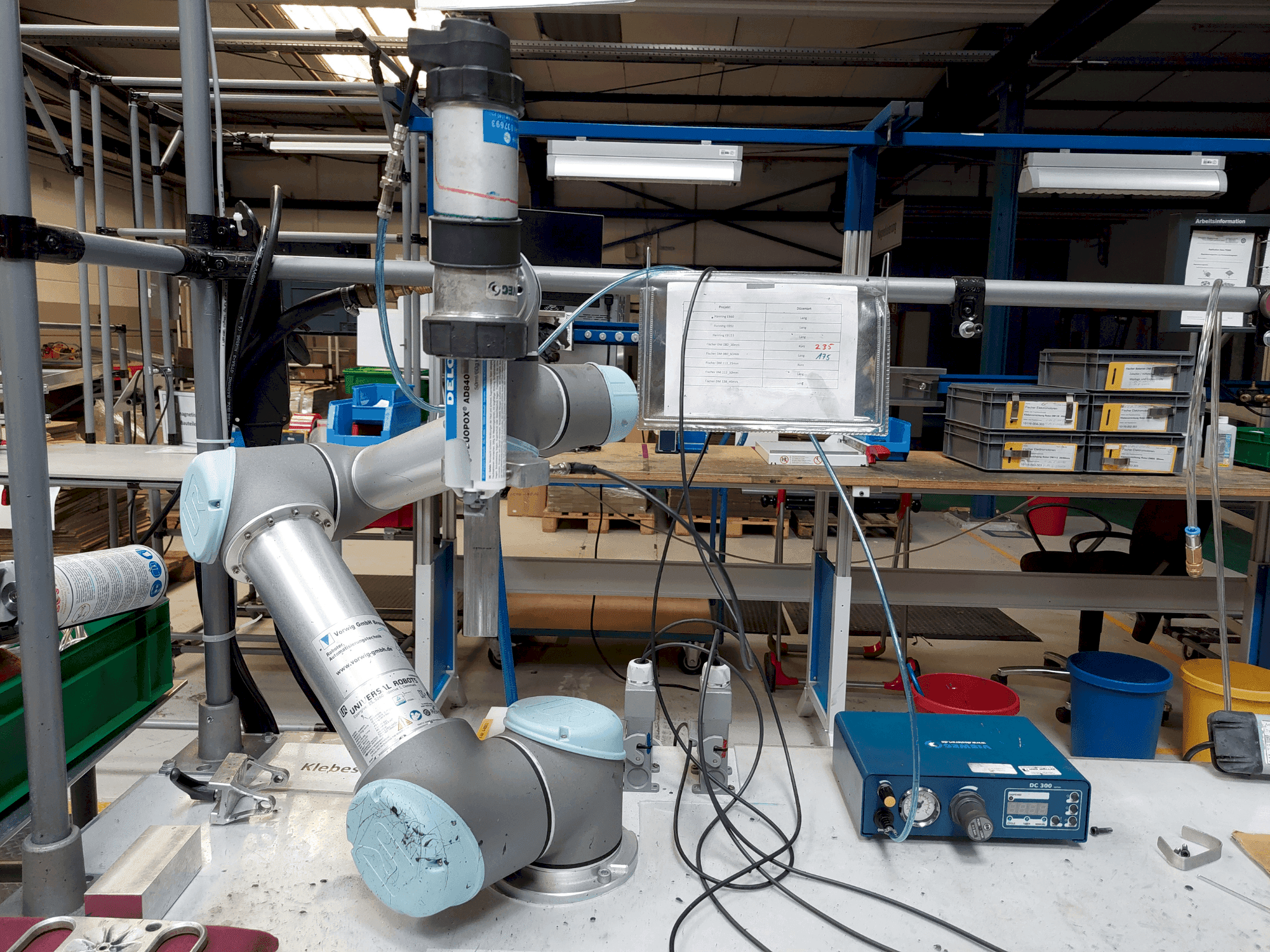 Makine Universal Robots UR5 - Önden görünüm