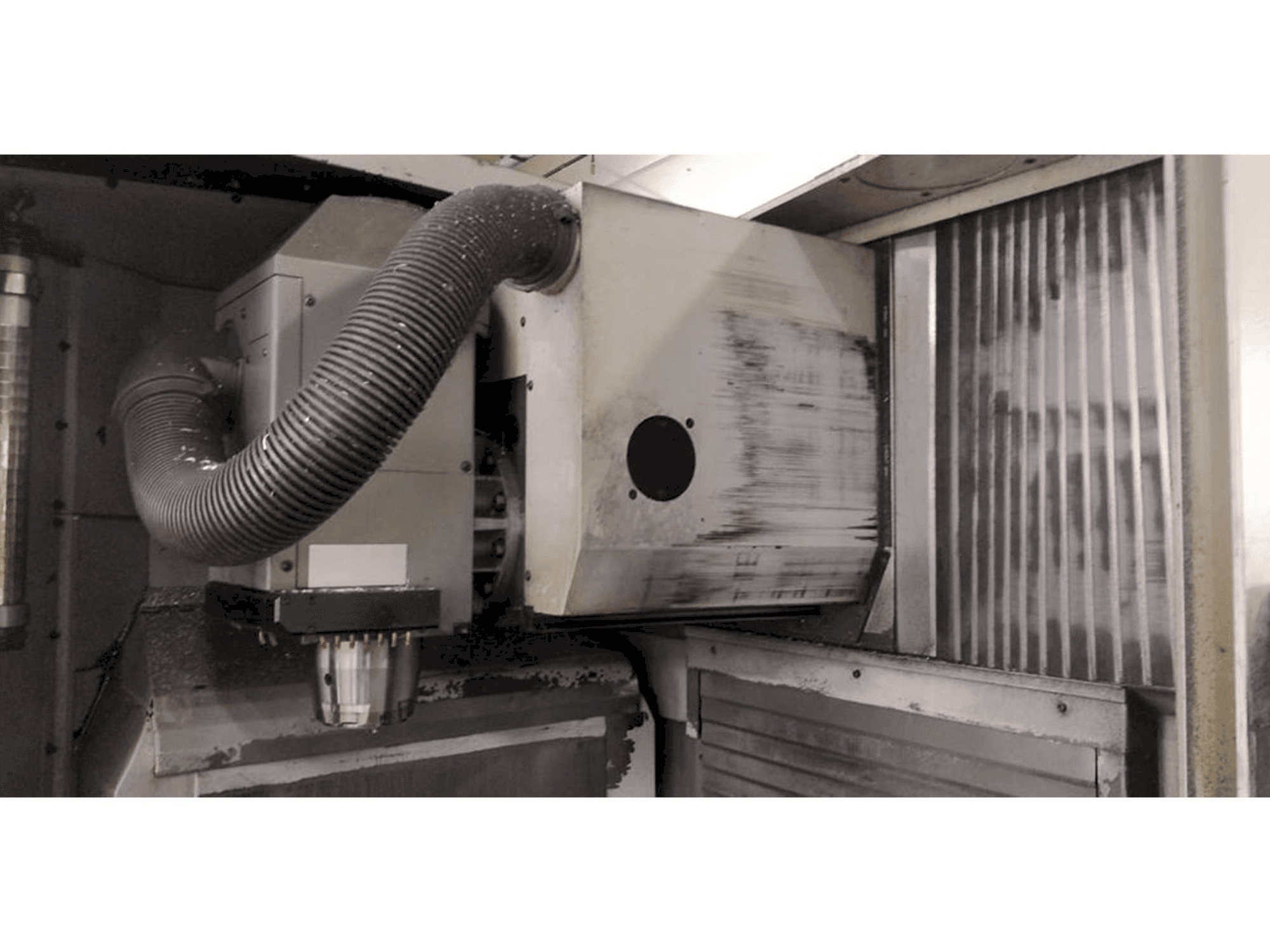 Makine DECKEL MAHO (DMG) Type DMU 60 T - Önden görünüm