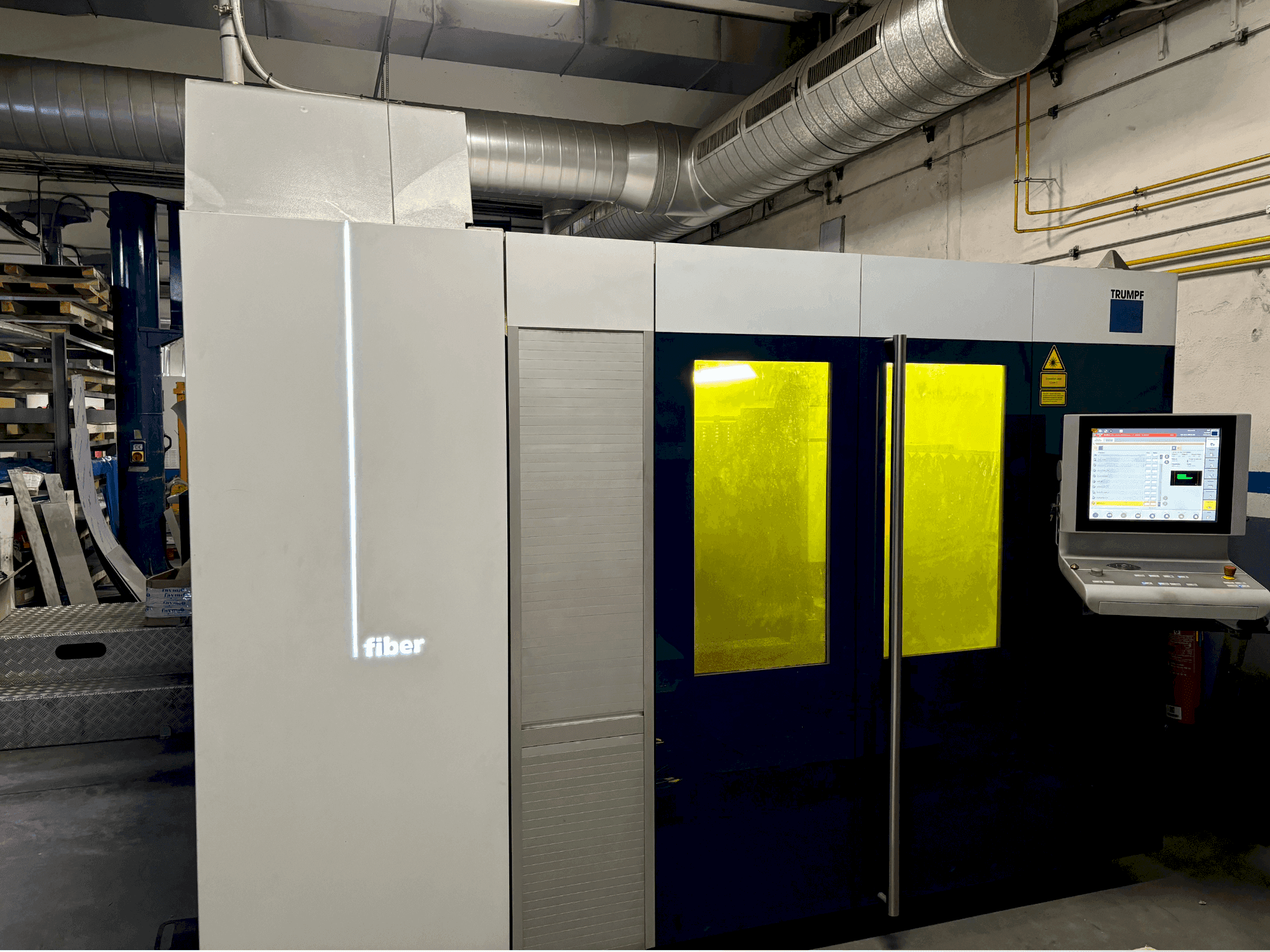 Makine TRUMPF TRULASER 3030 FIBER - Önden görünüm