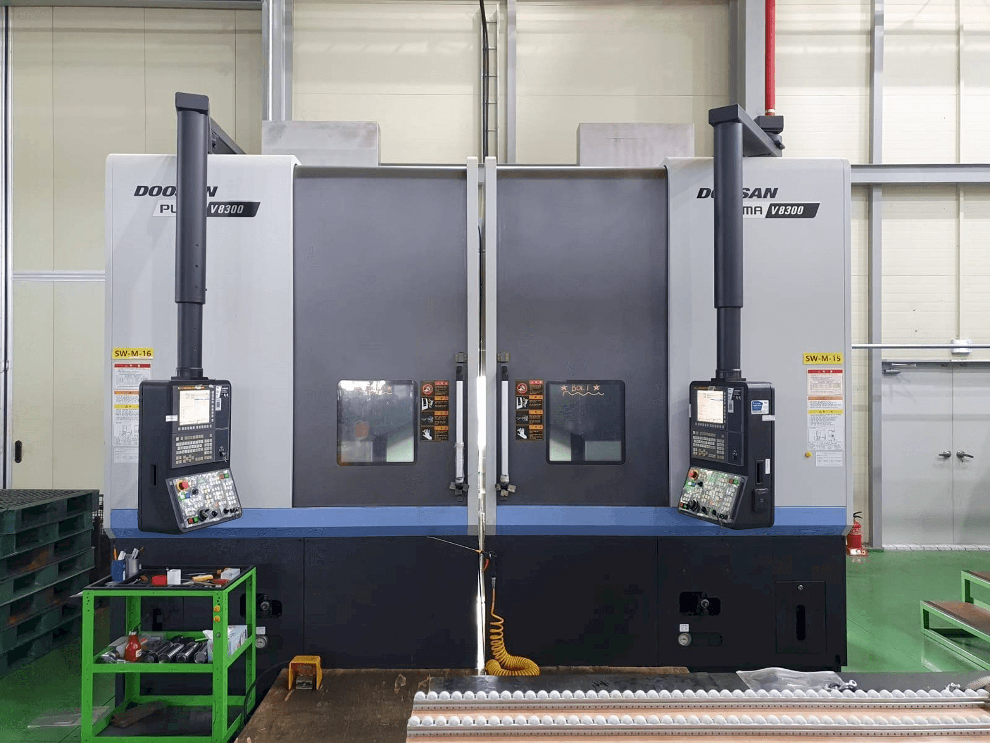 Makine Doosan V8300R - Önden görünüm