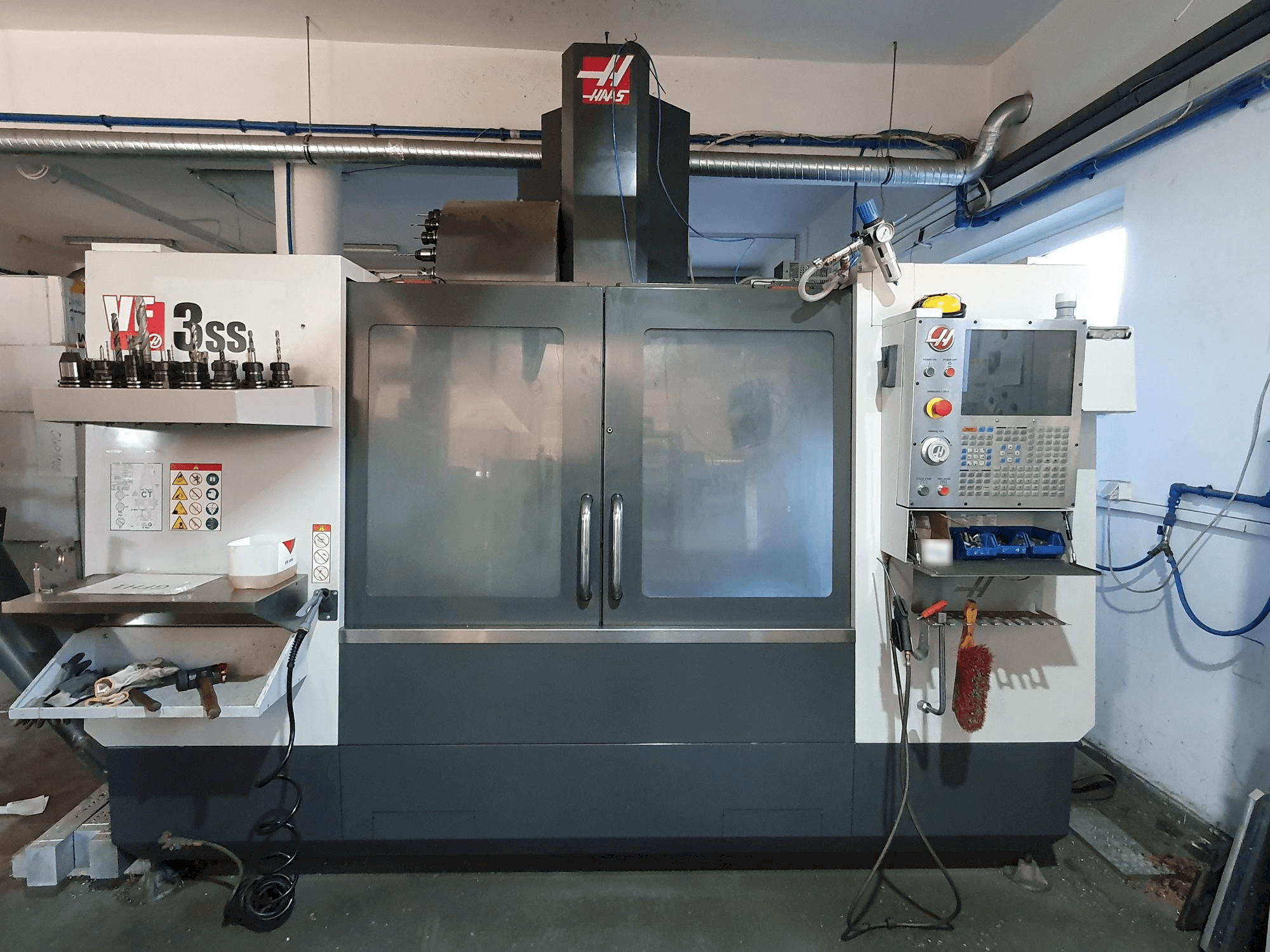Makine HAAS VF-3SS - Önden görünüm