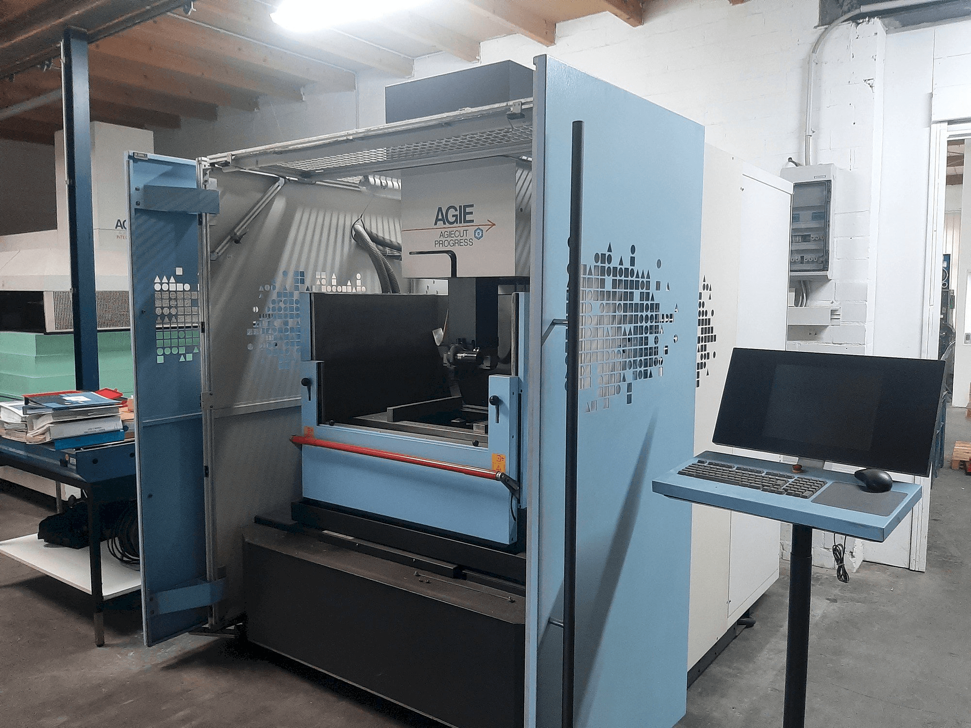 Makine AGIE Agiecut Progress 3 - Önden görünüm