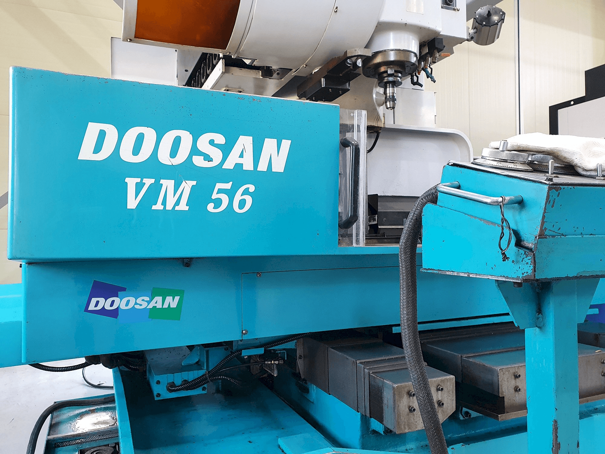 Makine Doosan VM56 - Önden görünüm
