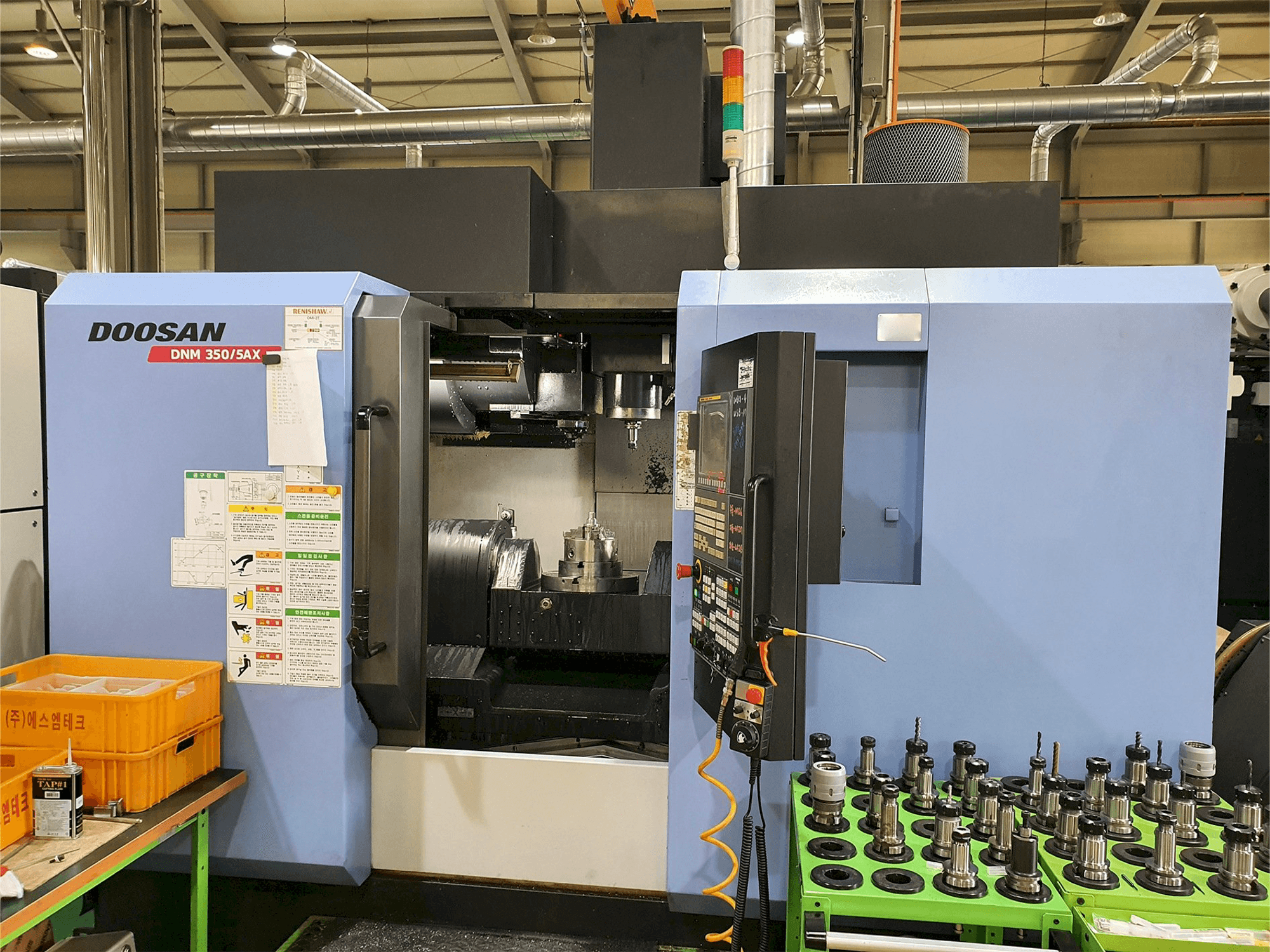 Makine Doosan DNM350/5AX - Önden görünüm