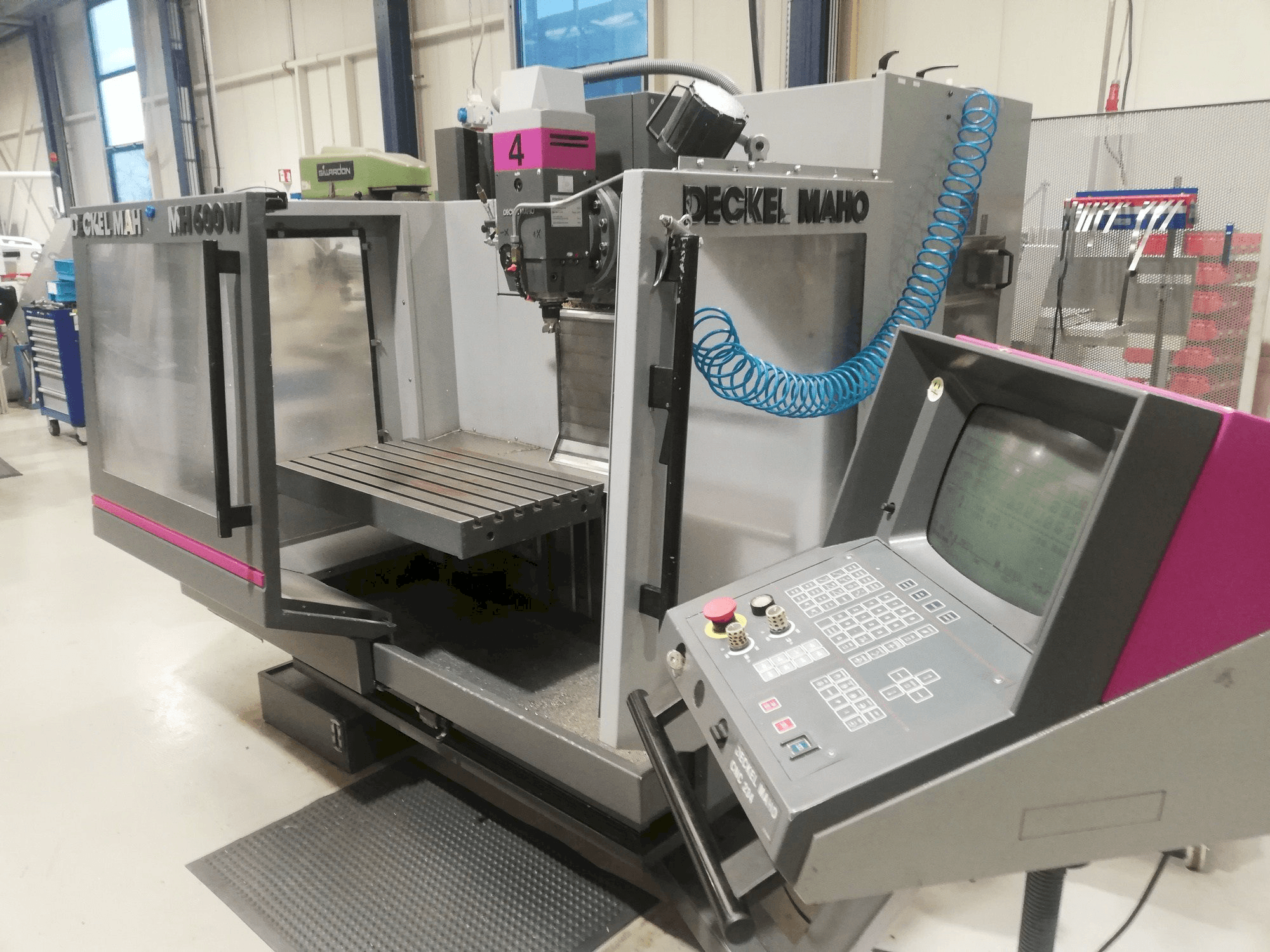 Makine DECKEL MAHO MH 600W - Önden görünüm