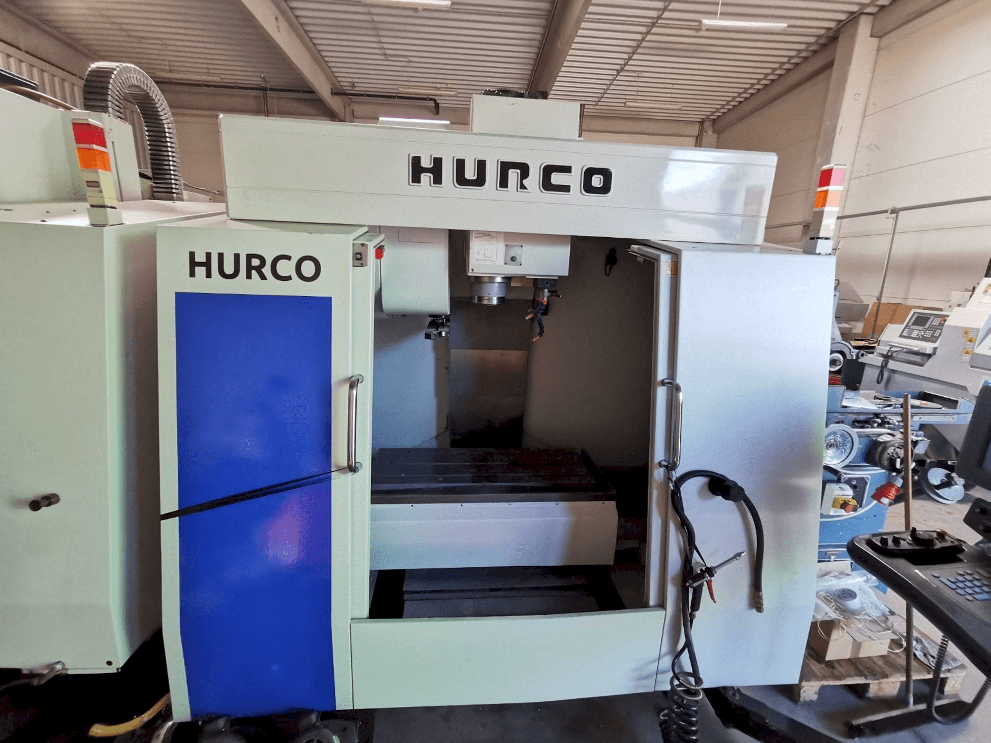 Makine Hurco BMC 30 - Önden görünüm