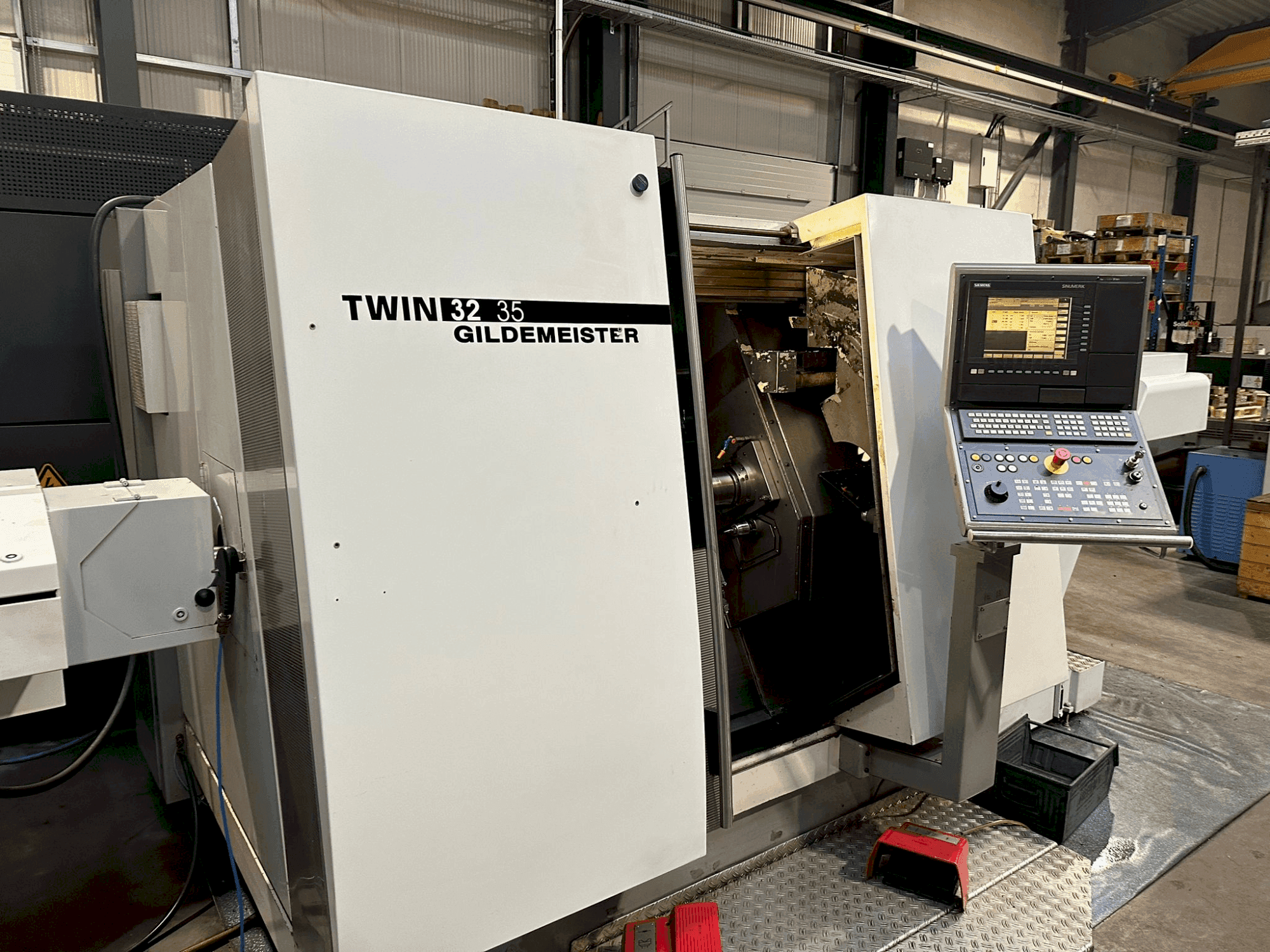 Makine Gildemeister TWIN 32 - Önden görünüm