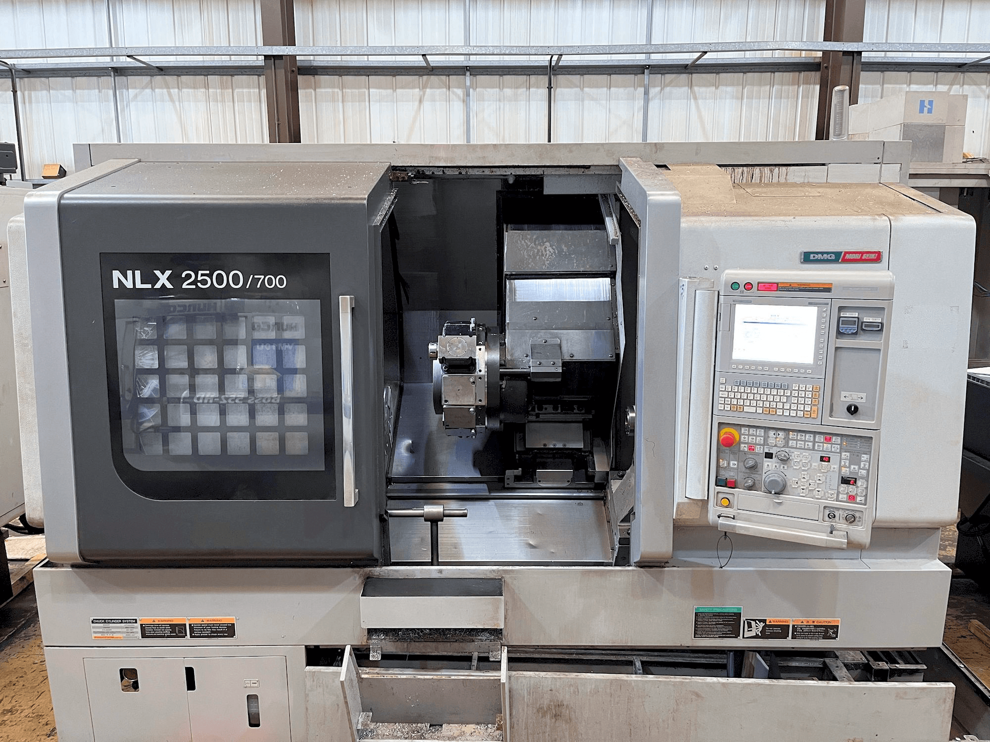 Makine MORI SEIKI NLX2500Y-700 - Önden görünüm