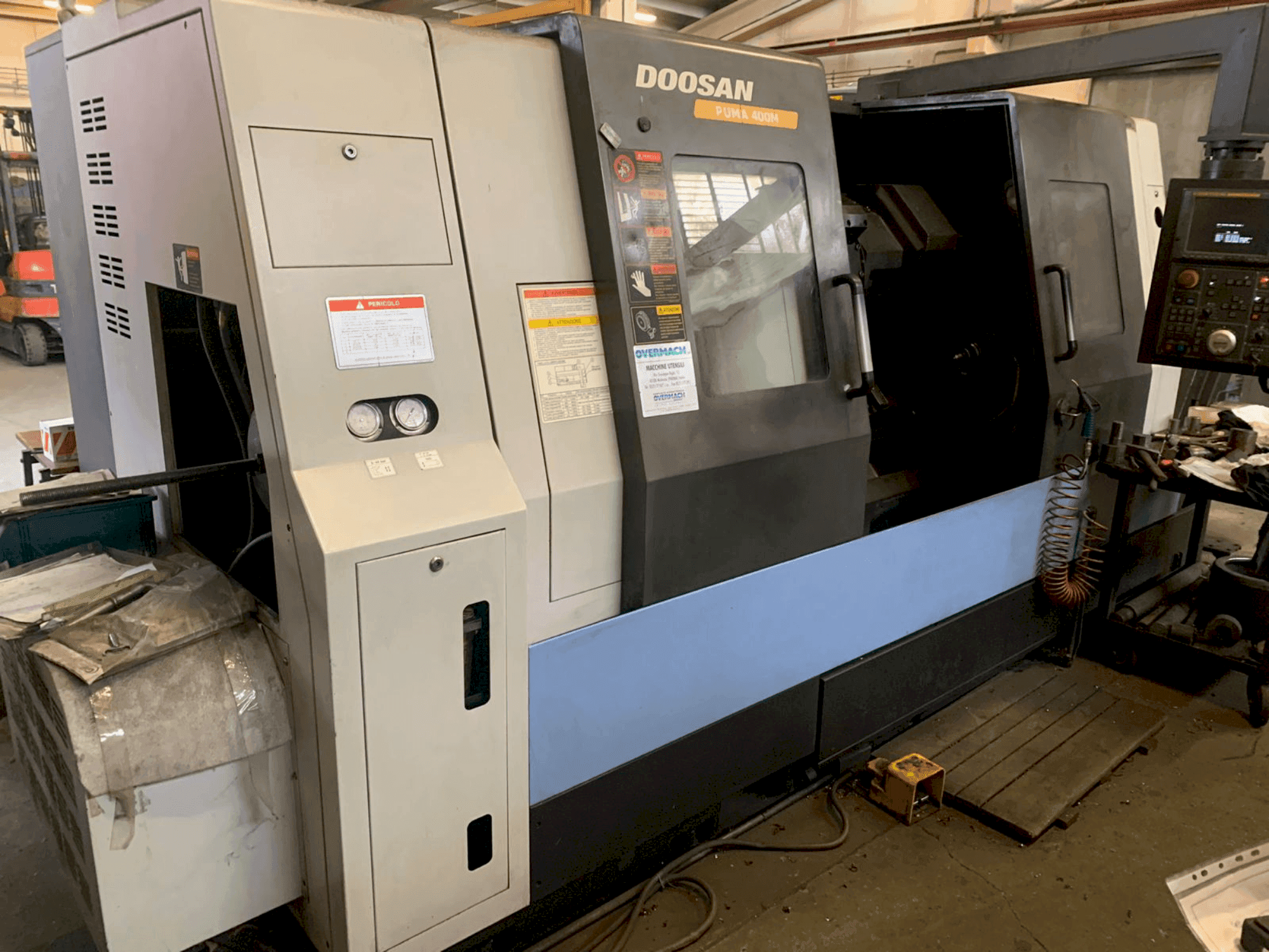 Makine DOOSAN PUMA 400M - Önden görünüm