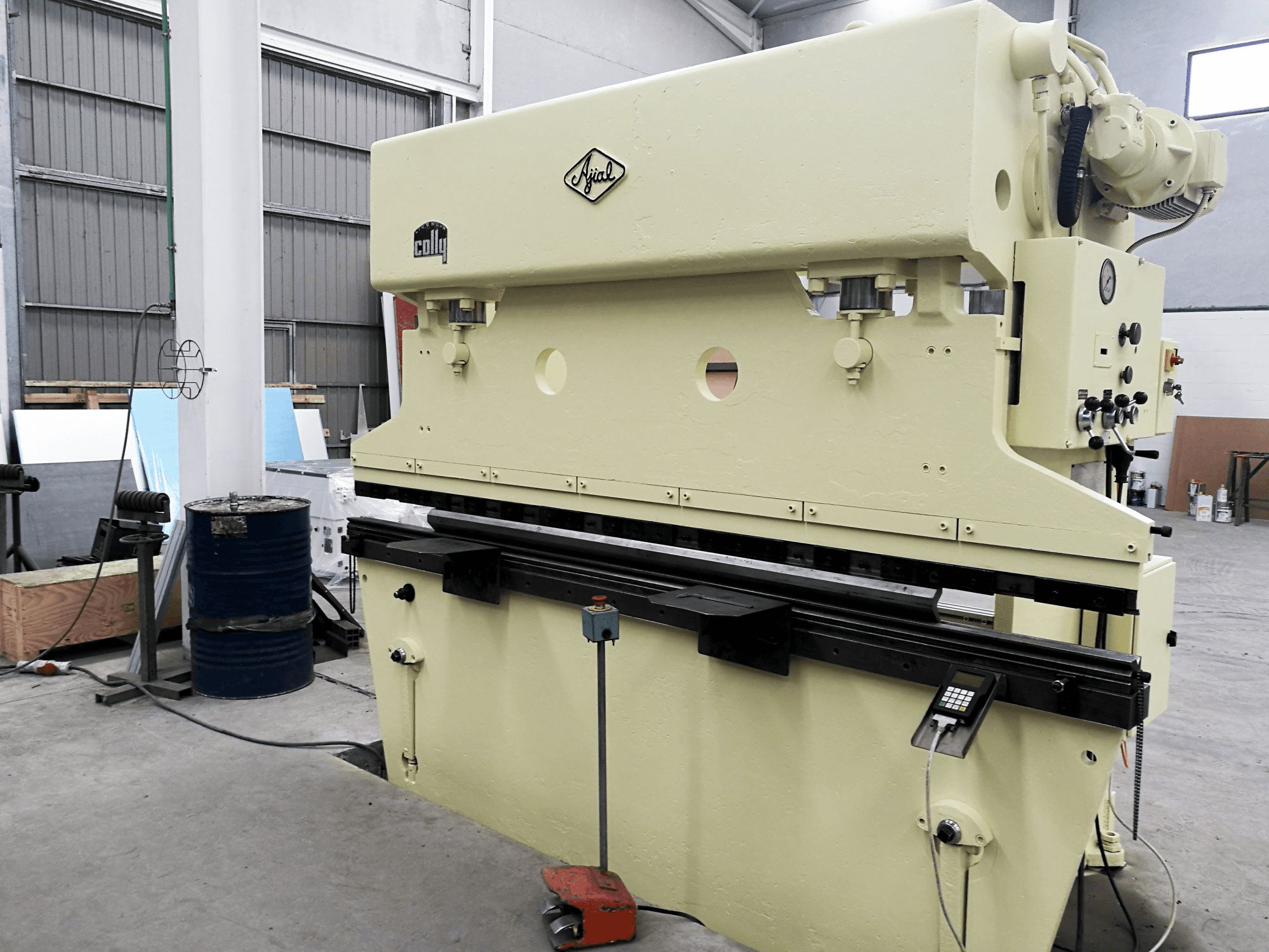 Makine Ajial - Sağdan görünüm Colly 89