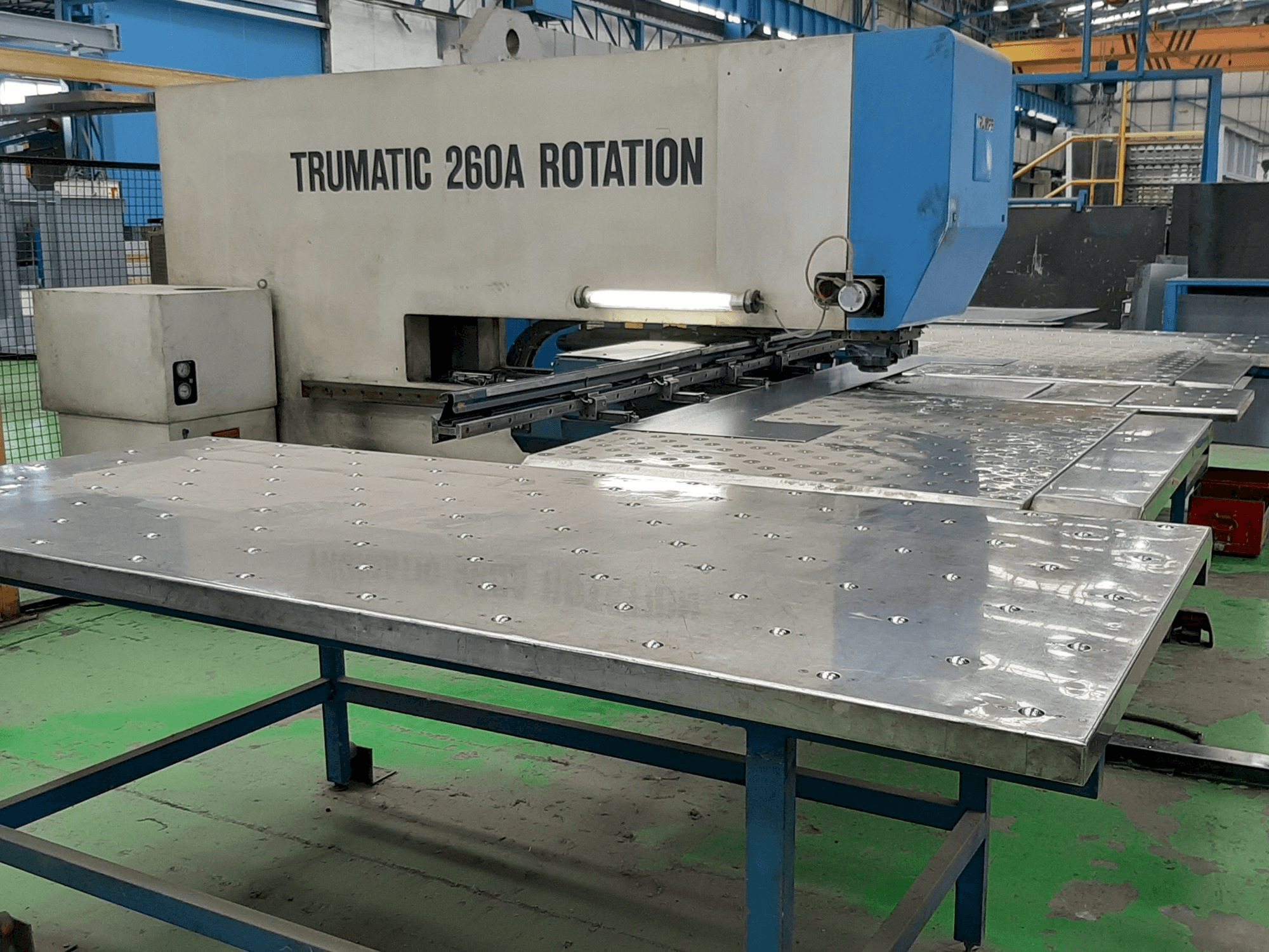 Makine Trumpf Trumatic 260A Rotation - Önden görünüm