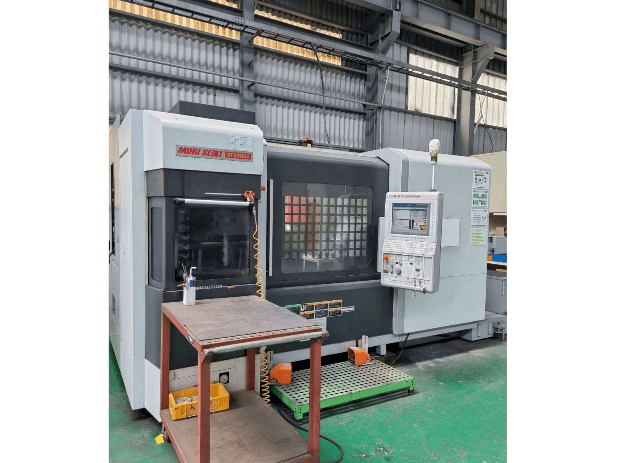 Makine DMG Mori Seiki NTX2000/1500S - Önden görünüm
