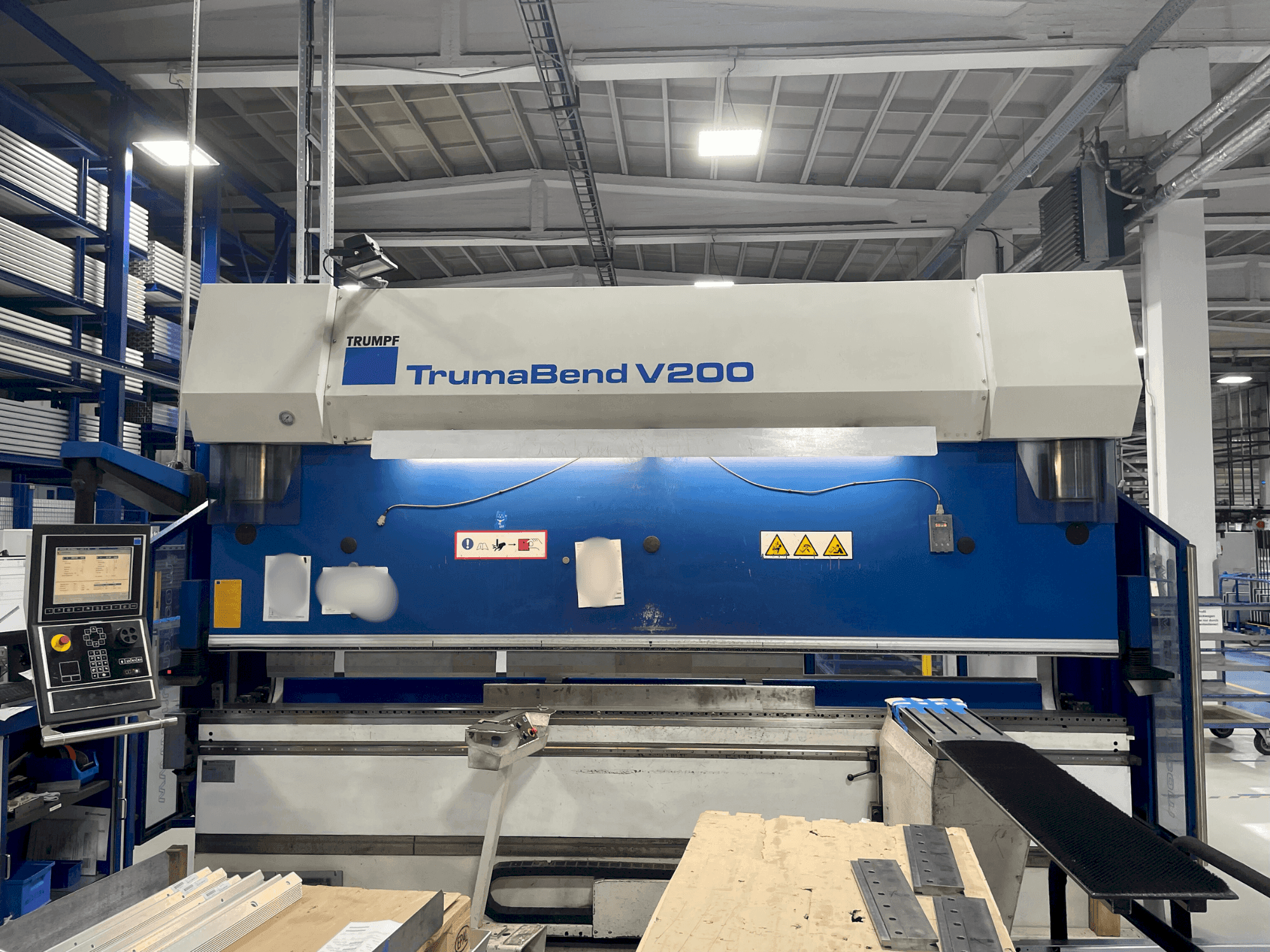 Makine TRUMPF TrumaBend V200 - Önden görünüm