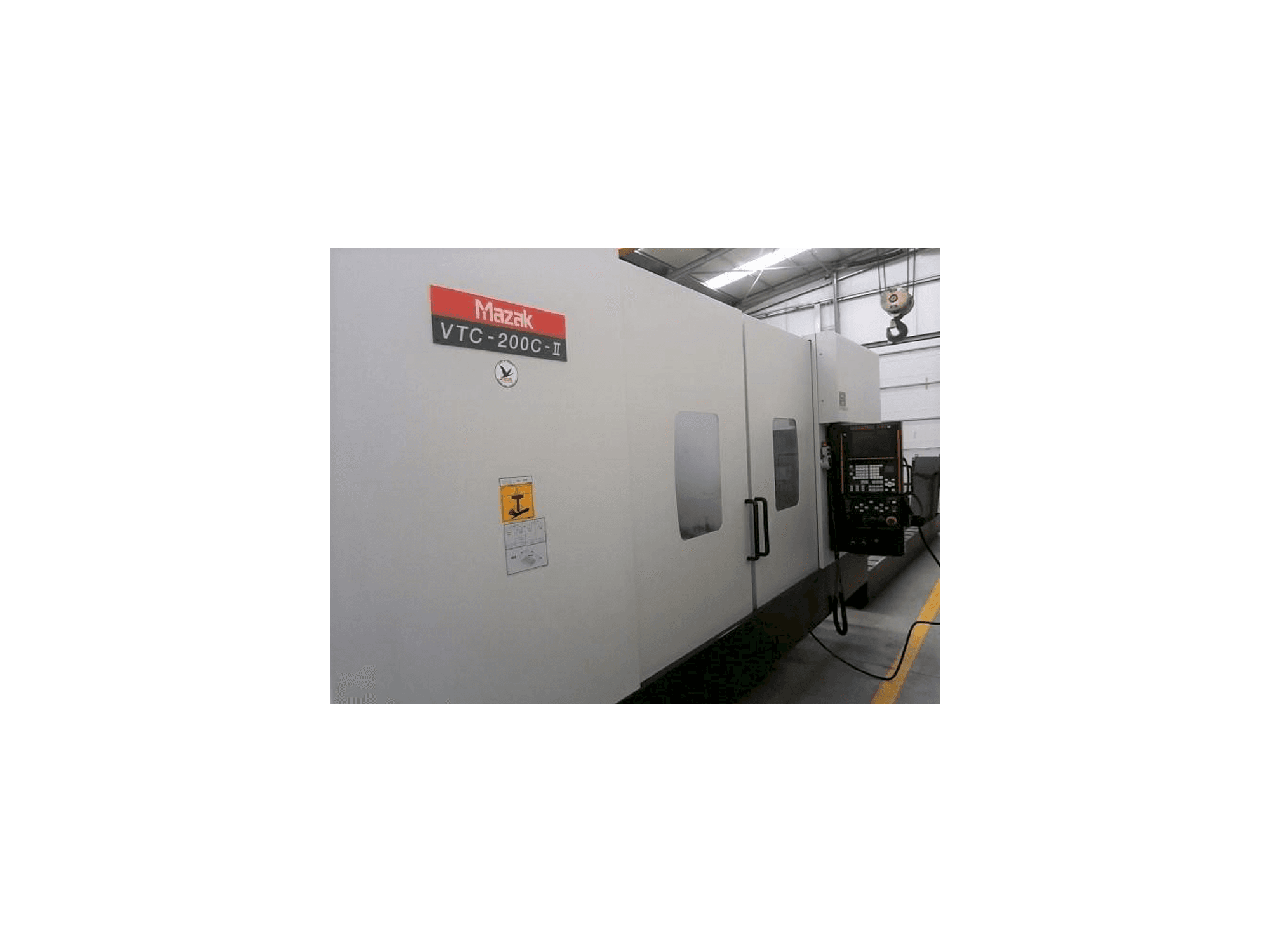 Makine Mazak VTC-200C - Önden görünüm