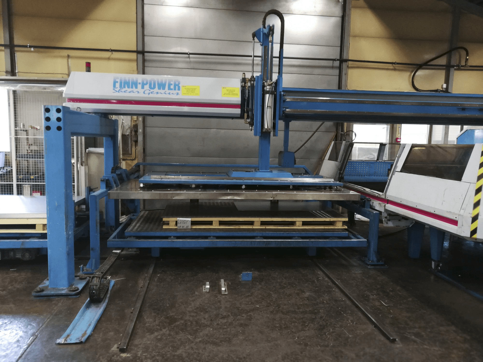 Makine 1 Finn-Power - Önden görünüm TRS 6 SBU