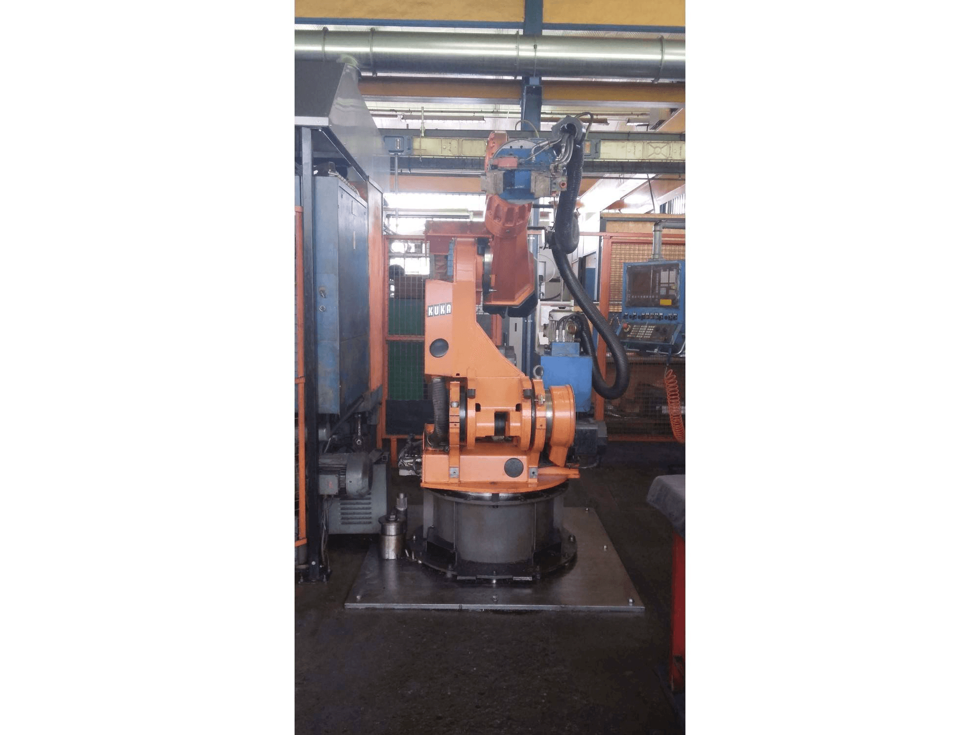 Makine KUKA IR 760/120.0 - Önden görünüm