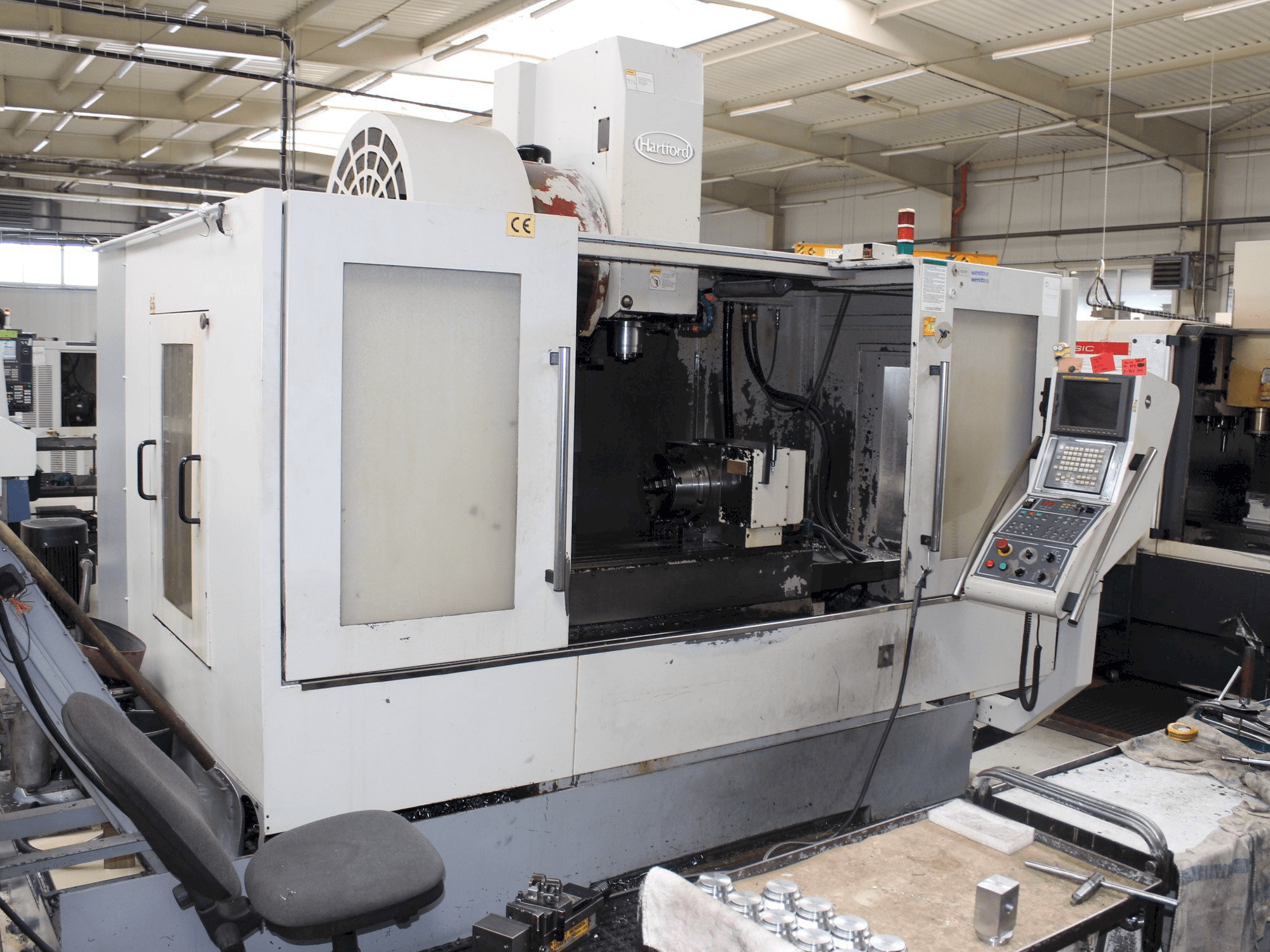 Makine Hartford VMC 1270A - Önden görünüm
