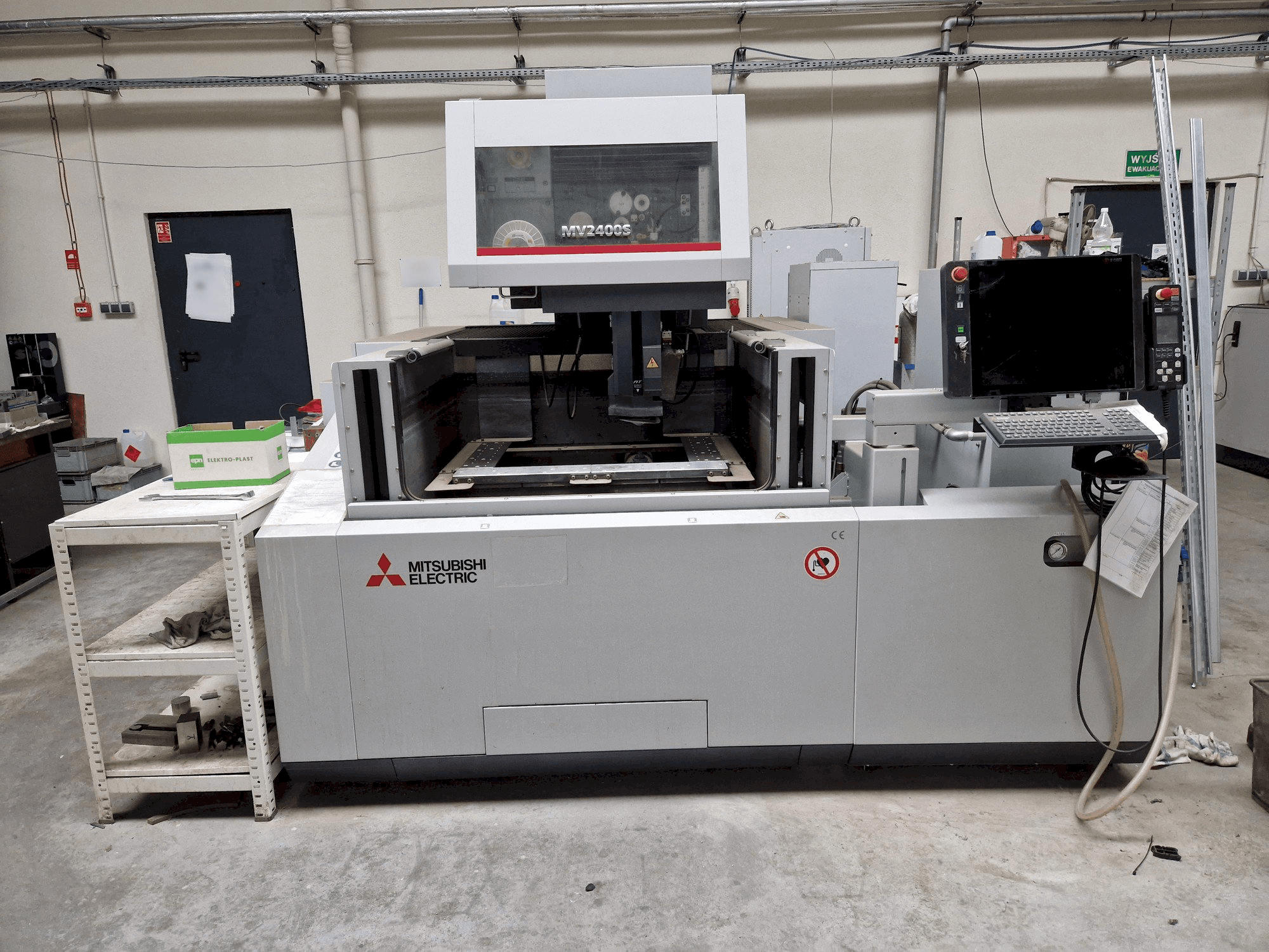 Makine Mitsubishi MV2400S NEWGEN - Önden görünüm