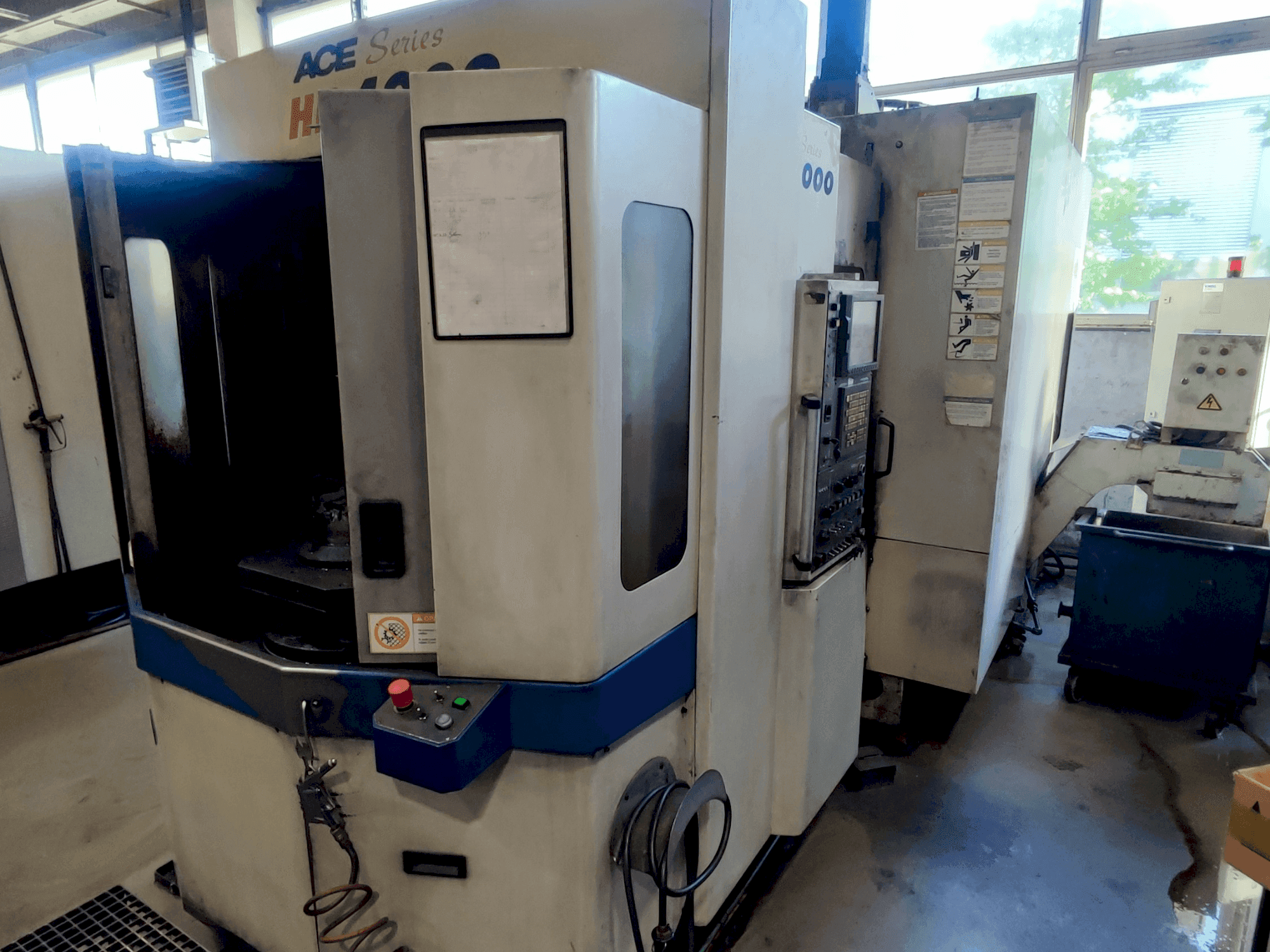 Makine DAEWOO ACE HP 4000 - Önden görünüm