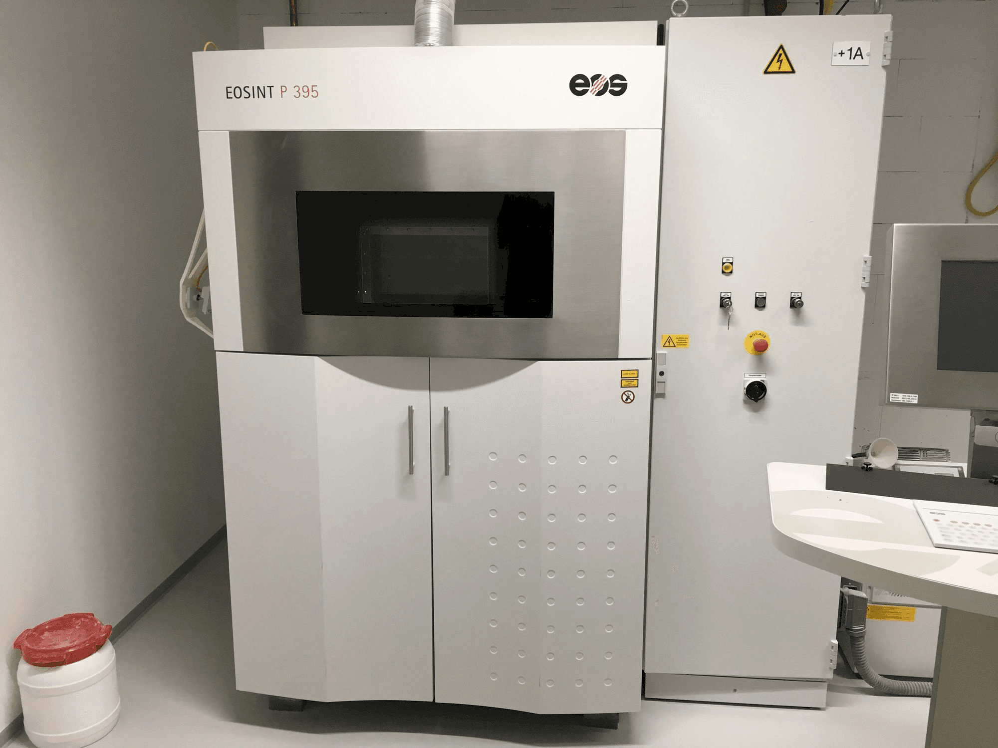 Makine EOS EOSINT P 395 - Önden görünüm