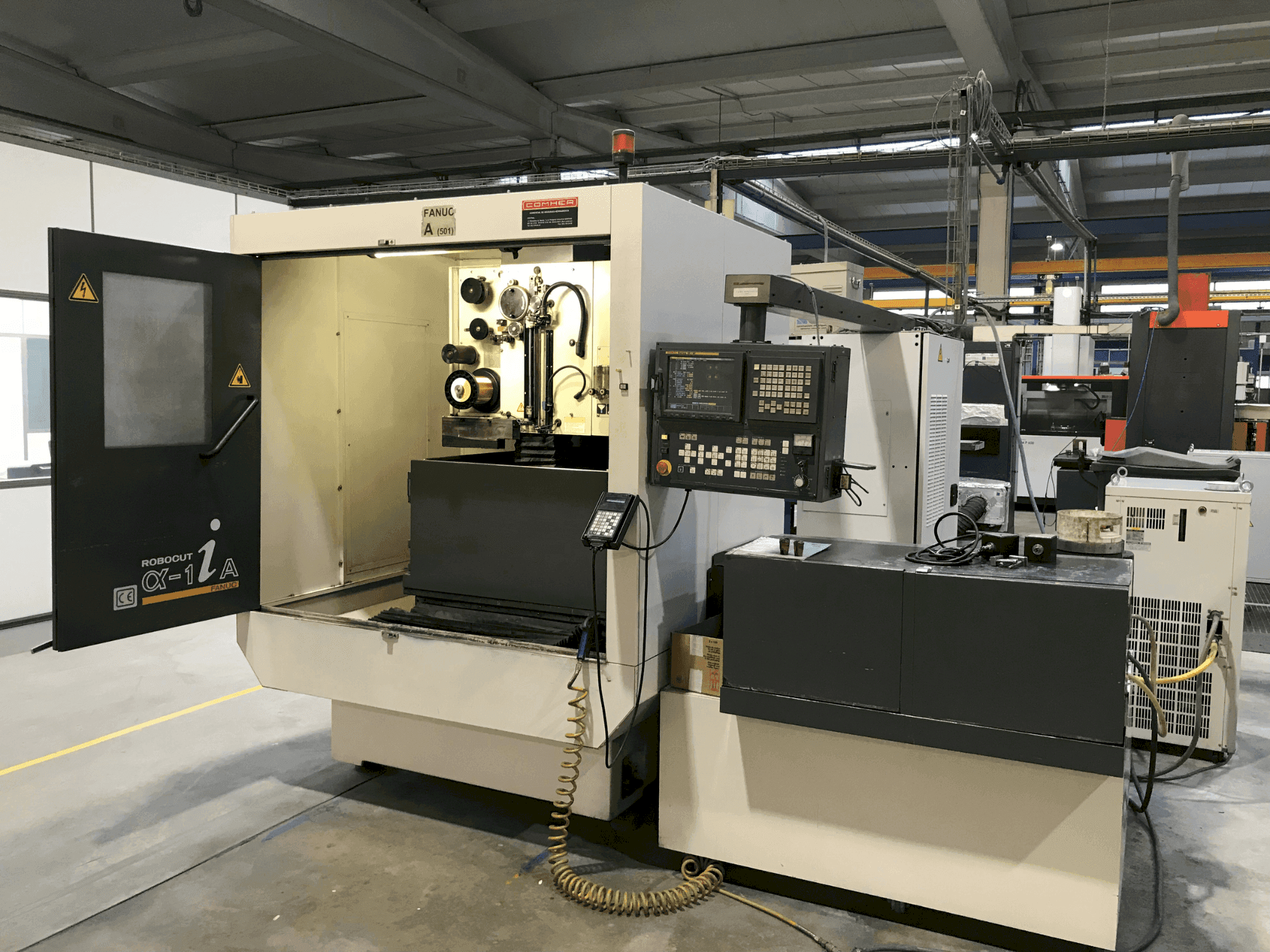 Makine FANUC ROBOCUT α-1iA - Önden görünüm