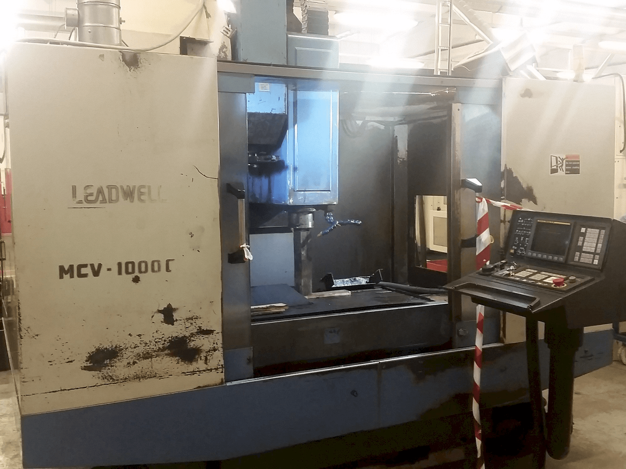 Makine Leadwell MCV-1000CR - Önden görünüm