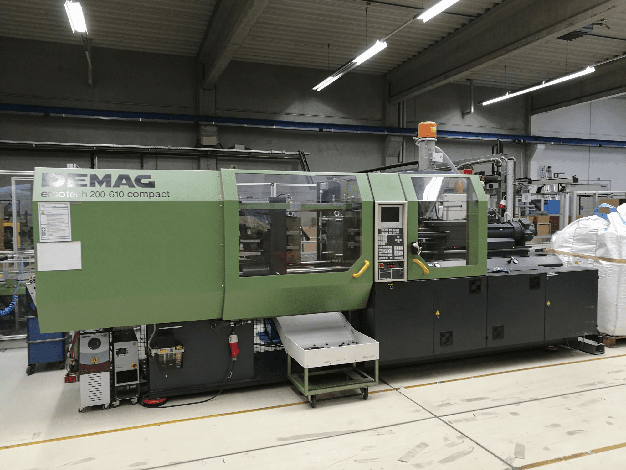 Makine DEMAG - Sol görünüm Ergotech 200-610 NC