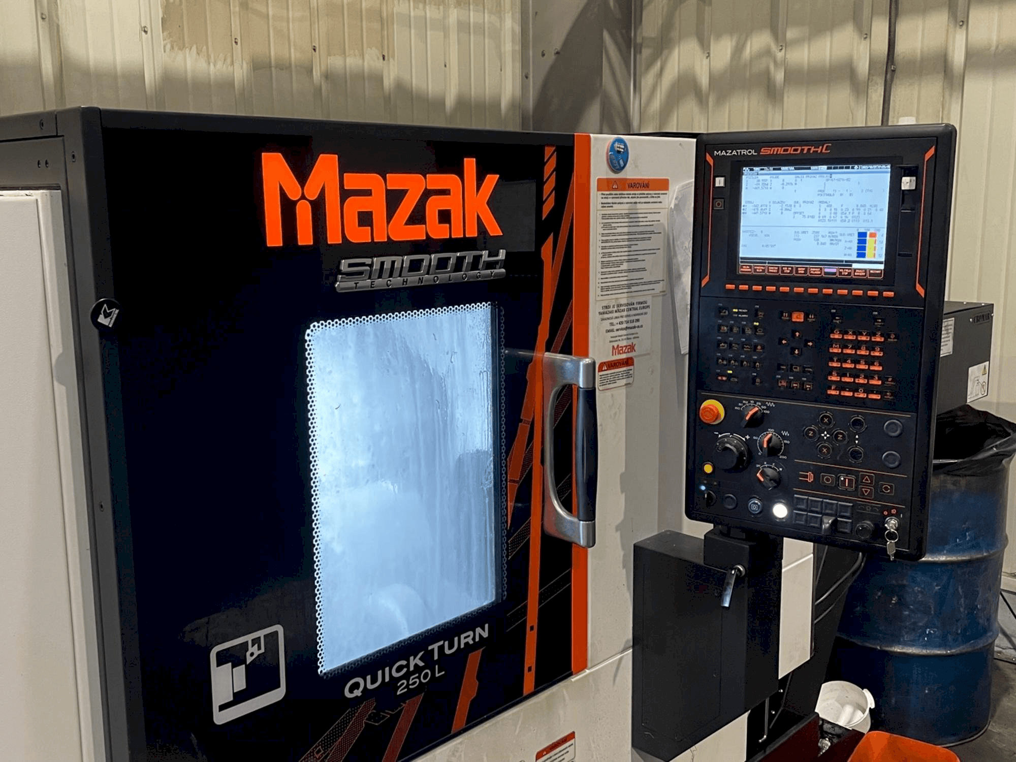 Makine Mazak Quick Turn 250 L - Önden görünüm