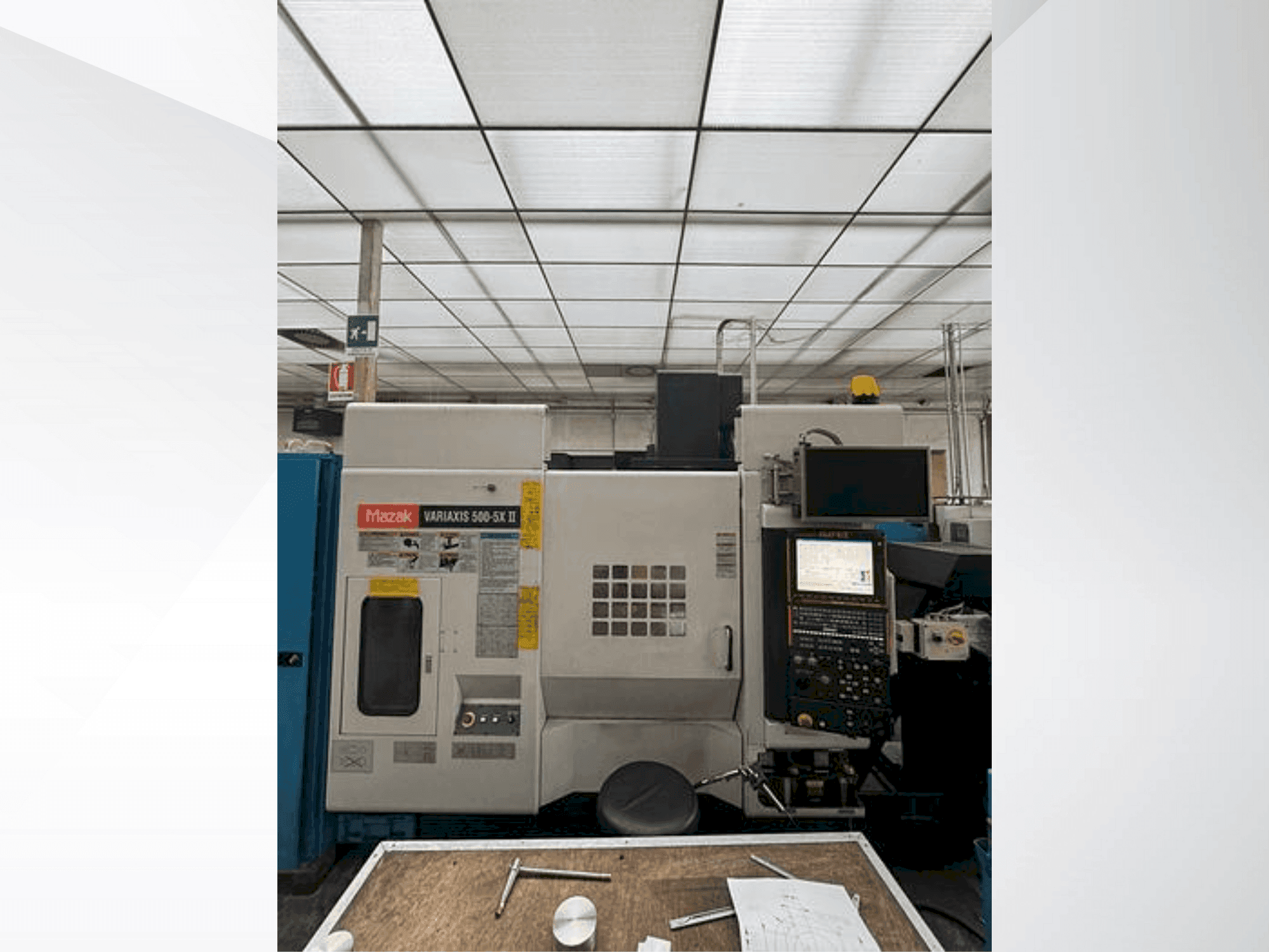 Makine Mazak Variaxis 500-5X II - Önden görünüm