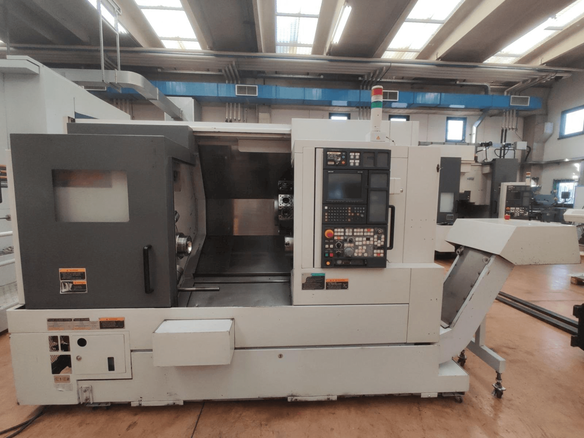 Makine MORI SEIKI NL2500/700 SMC - Önden görünüm