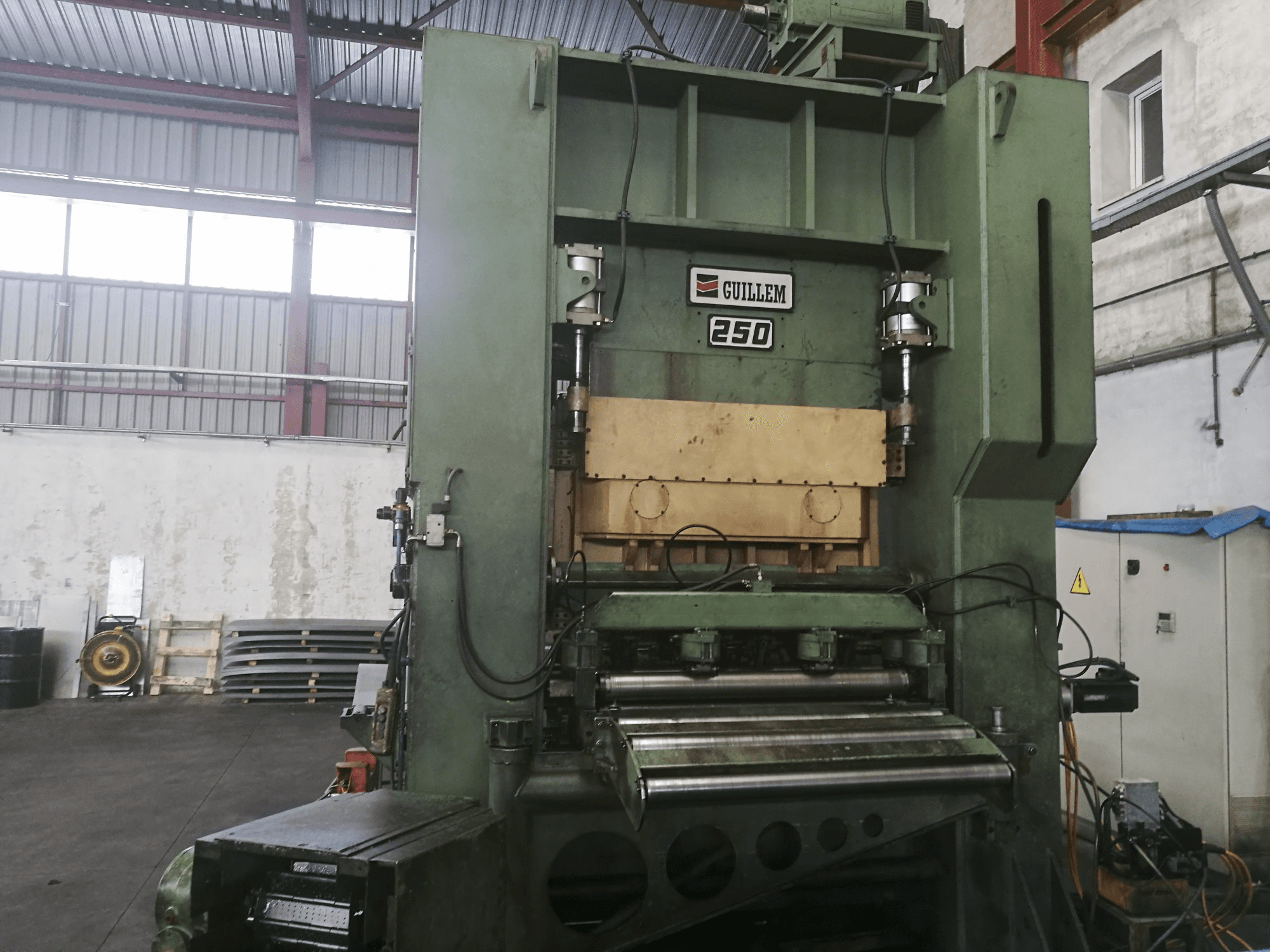 Makine GUILLEM - Önden görünüm D2.250