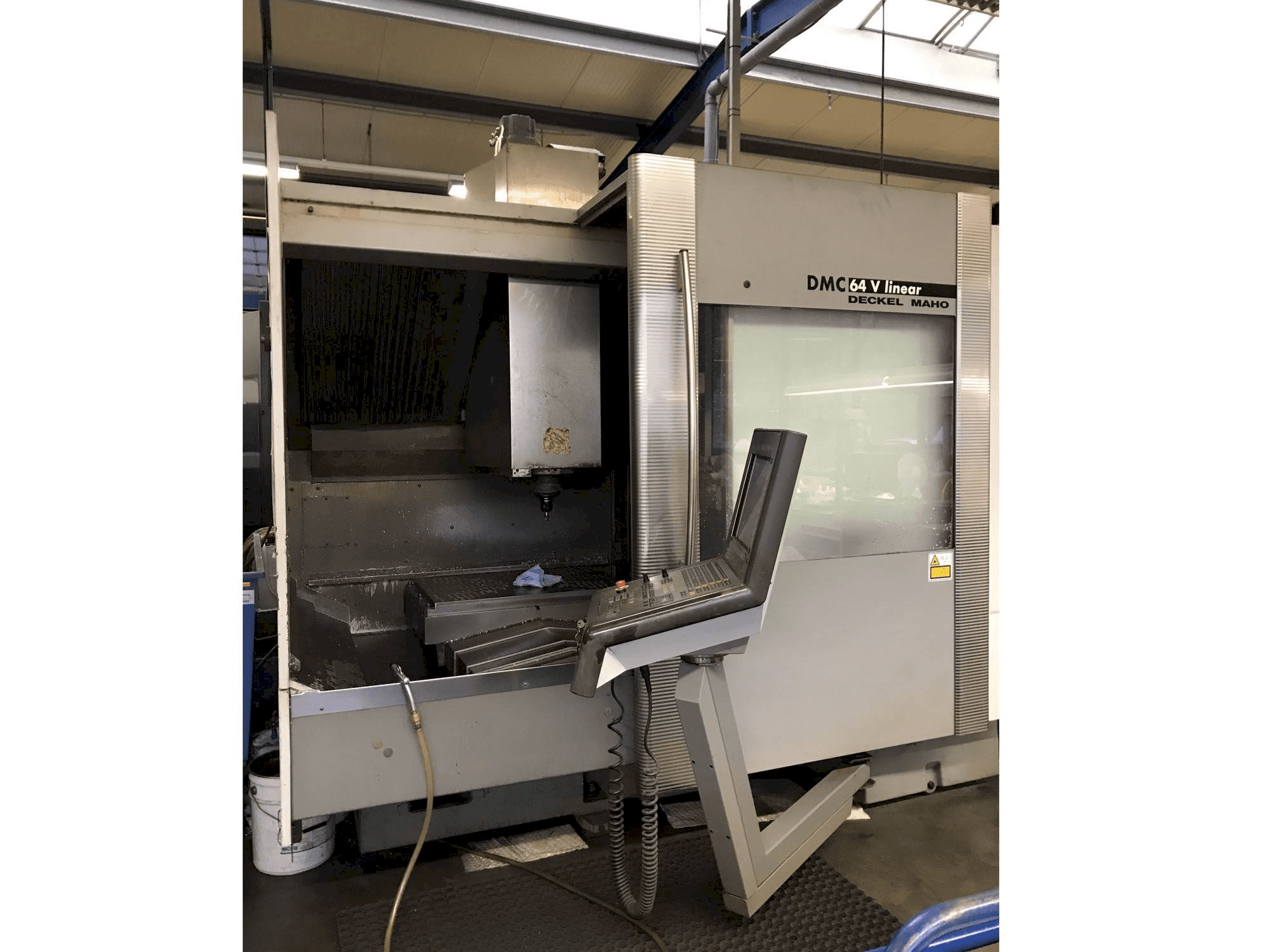 Makine DECKEL MAHO DMC 64V Linear - Sol taraftaki görüntü