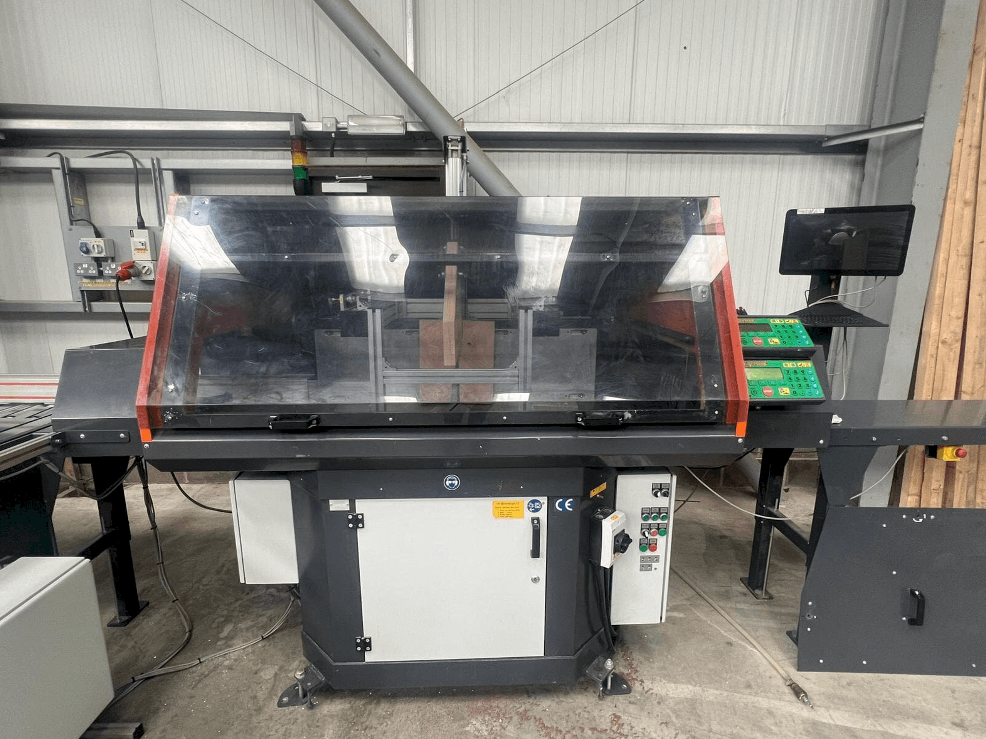 Makine TIGER UKA 600 Cross cut installation - Önden görünüm