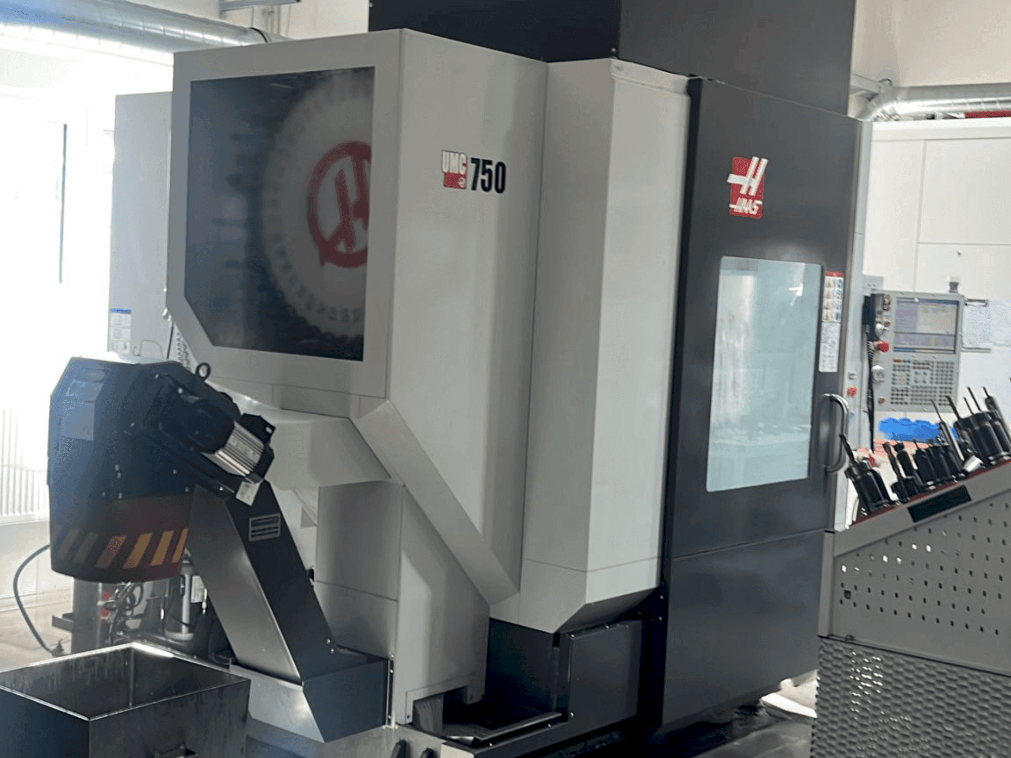 Makine HAAS UMC-750 - Önden görünüm