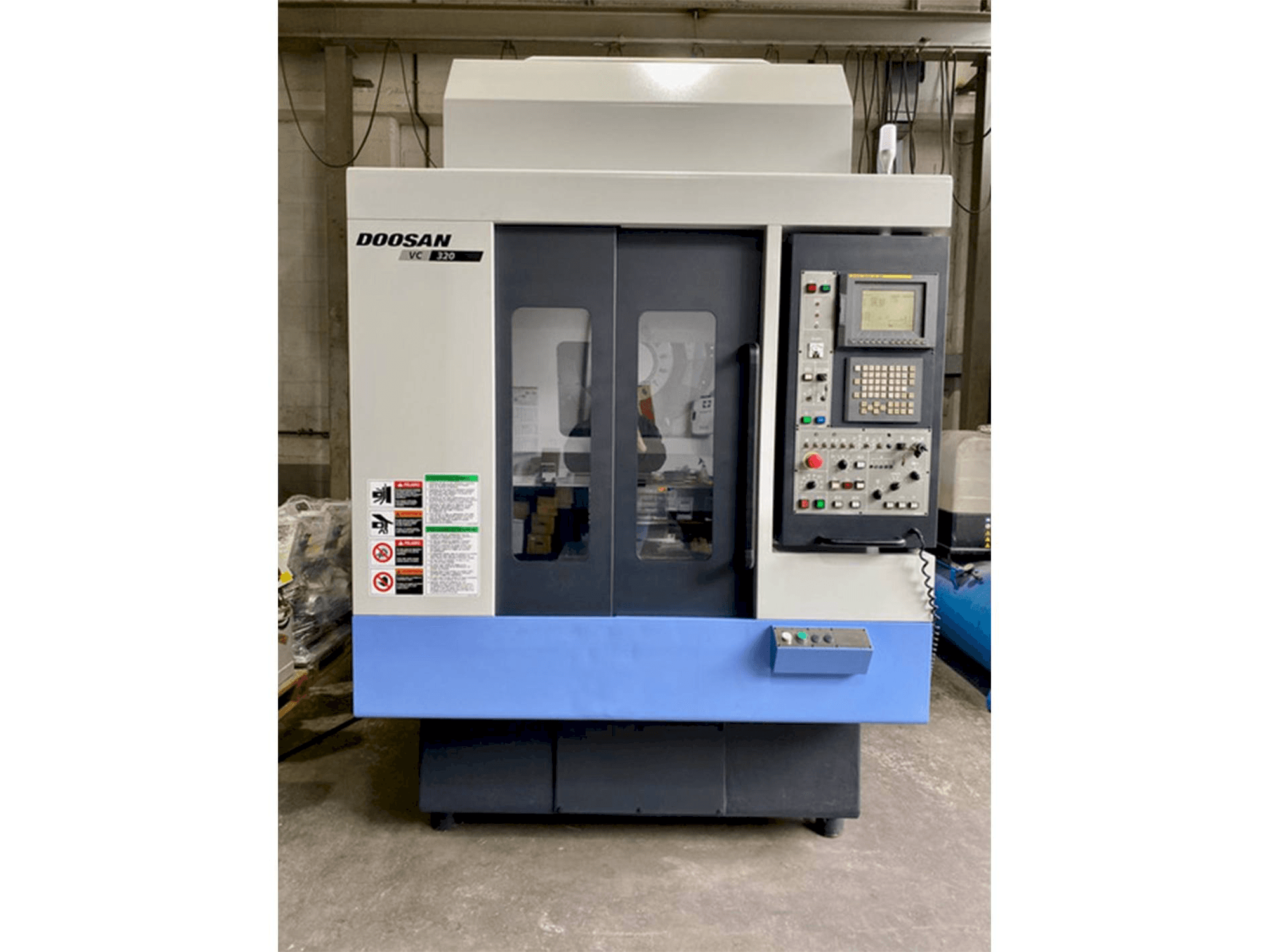 Makine Doosan VC 320 - Önden görünüm