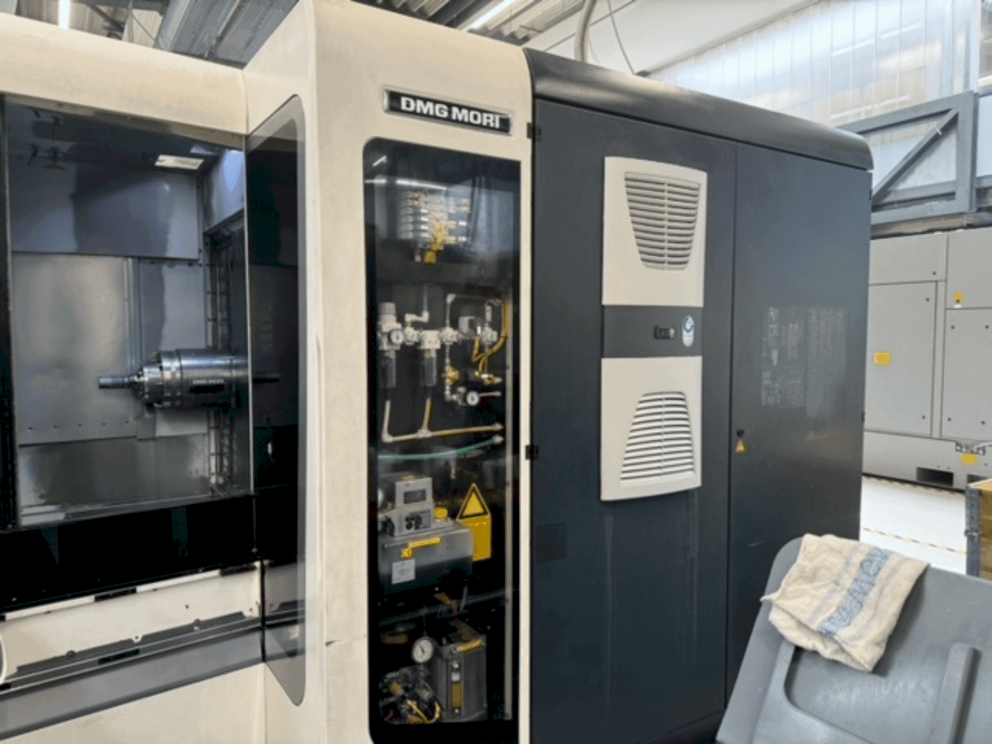 Makine DMG MORI NHX 4000 - Önden görünüm