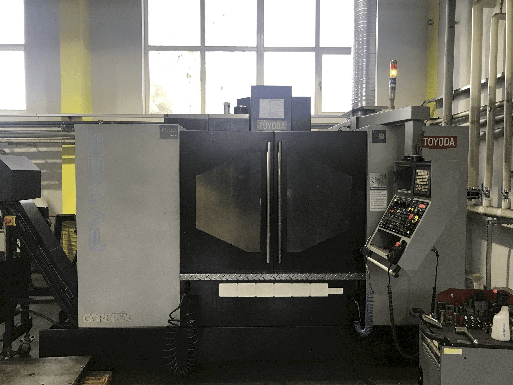 Makine TOYODA FV1165 - Önden görünüm