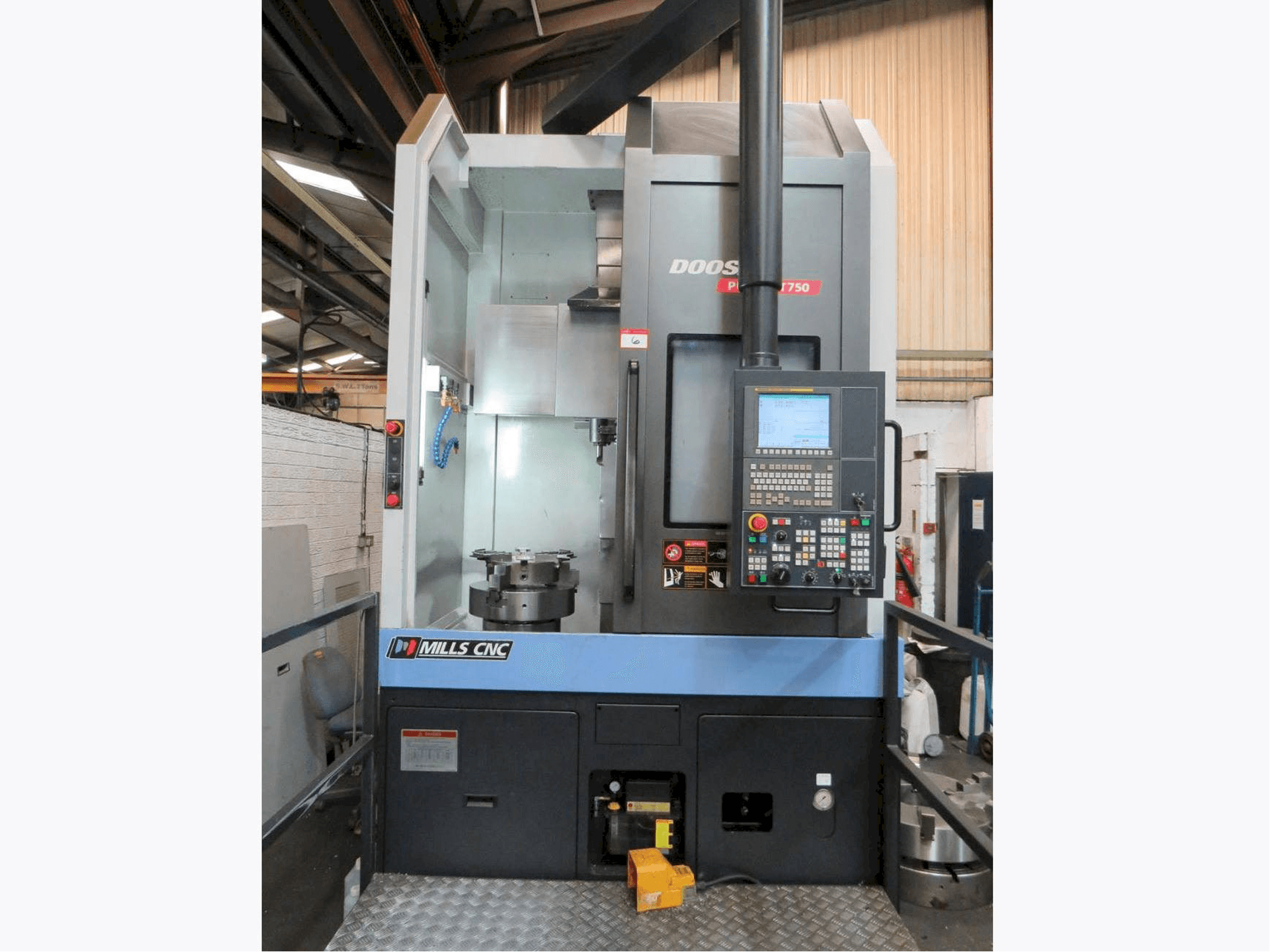 Makine Doosan Puma VT-750 - Önden görünüm