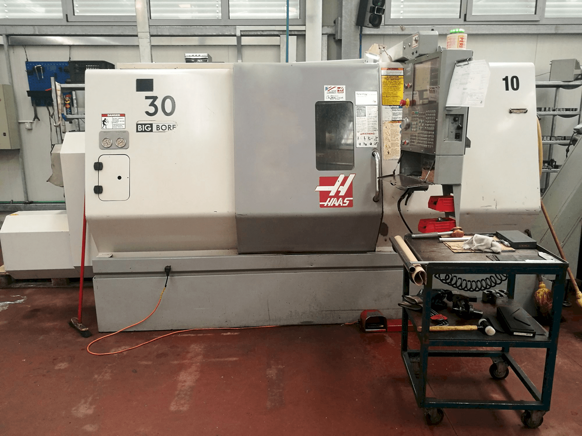 Makine HAAS SL-30THBE - Önden görünüm