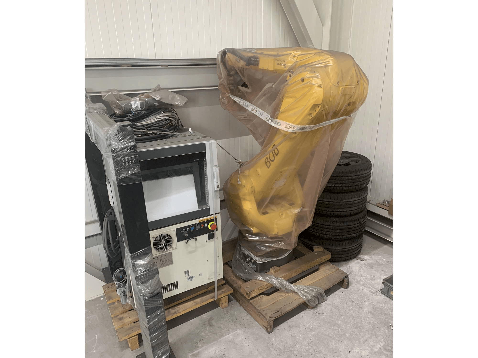Makine FANUC M-20iB - Önden görünüm