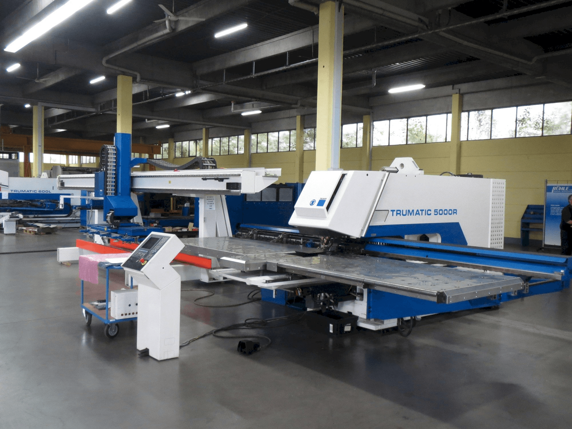Makine Trumpf Trumatic 5000 R - Önden görünüm