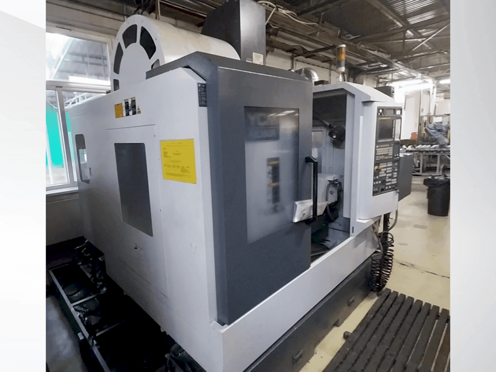 Makine YCM FX380A - Önden görünüm