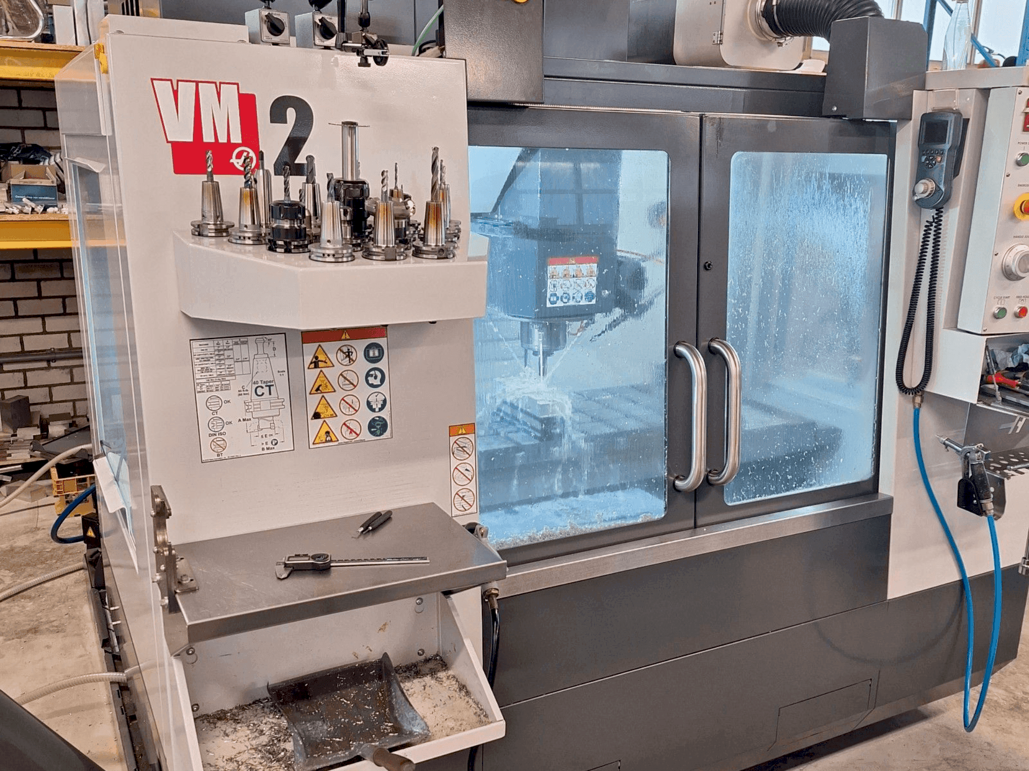 Makine HAAS VM-2 - Önden görünüm