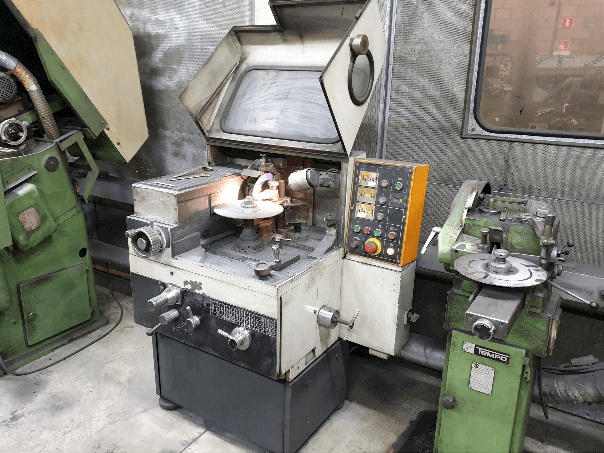 Makine Loroch - Sağdan görünüm K400