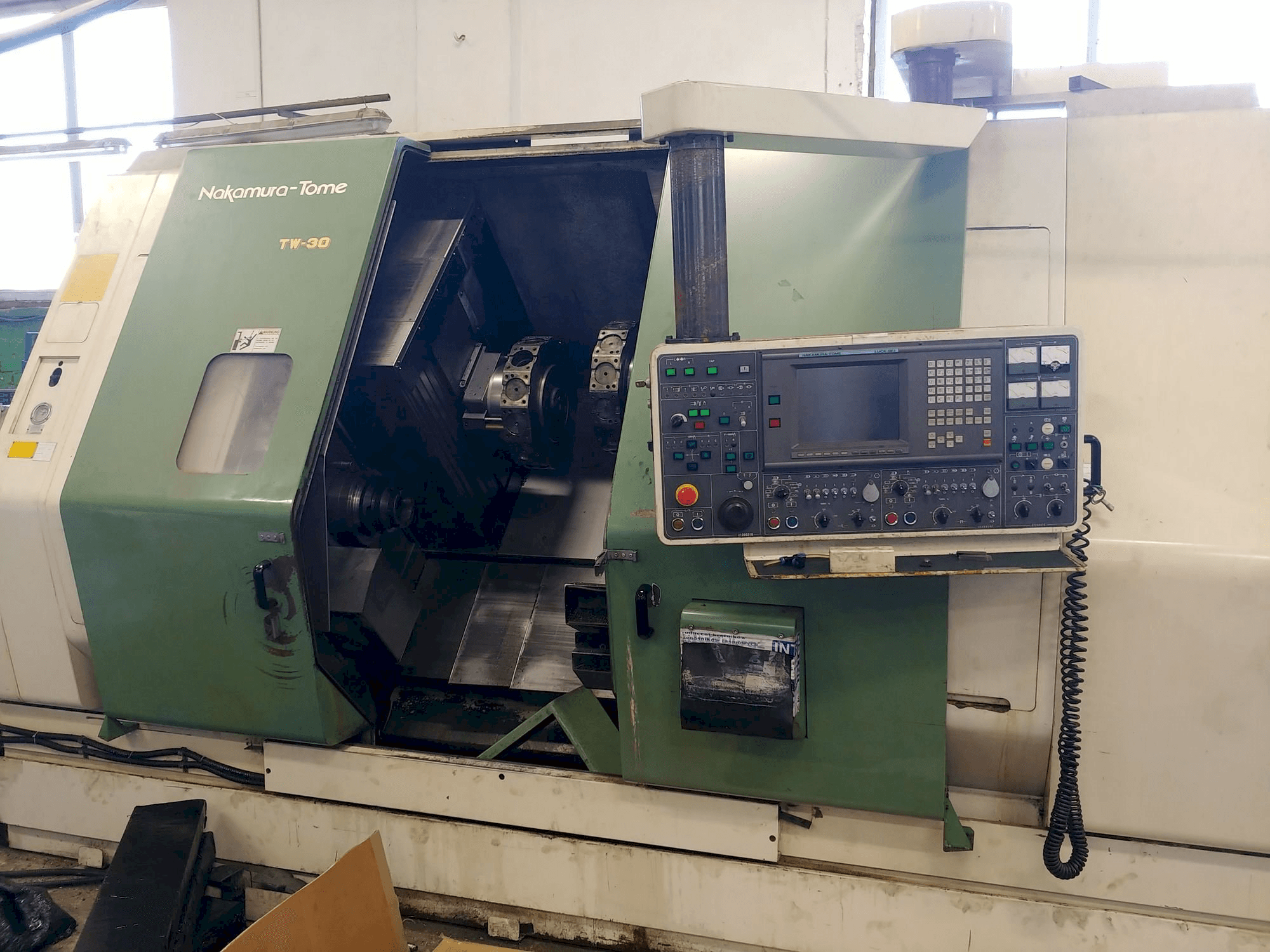 Makine NAKAMURA-TOME TW-30 - Önden görünüm