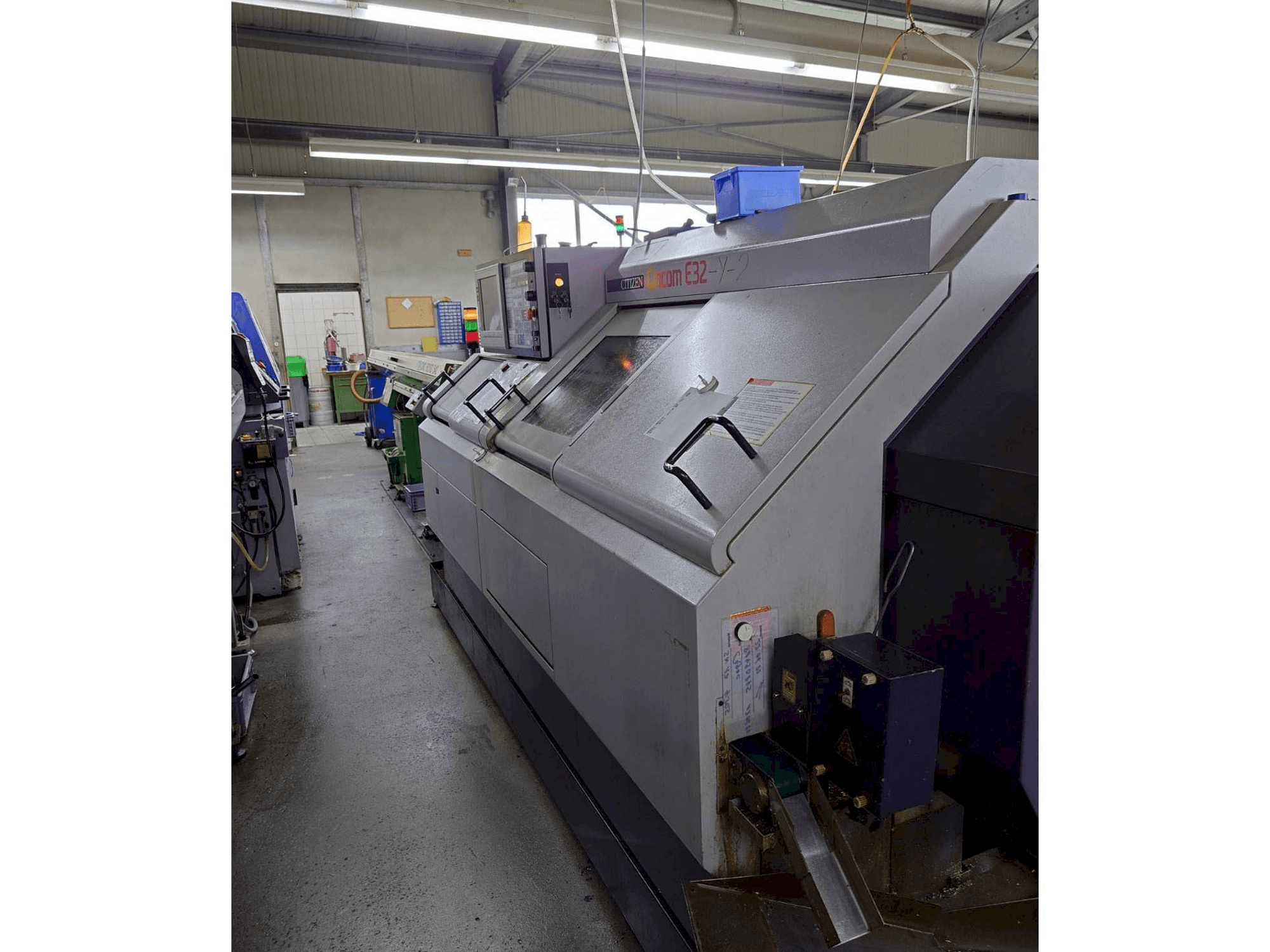 Makine Citizen E32-Y-2 - Sağ taraf görünümü