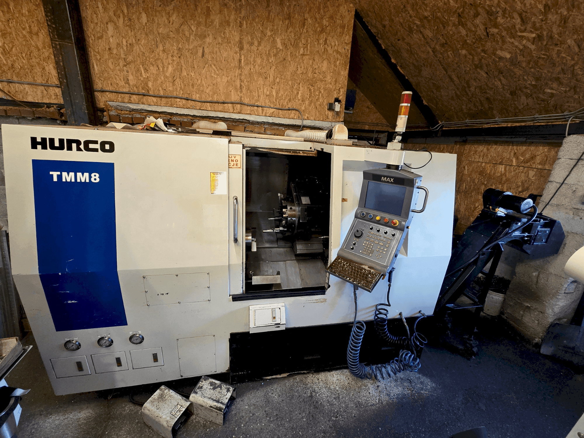 Makine Hurco TMM8 - Önden görünüm
