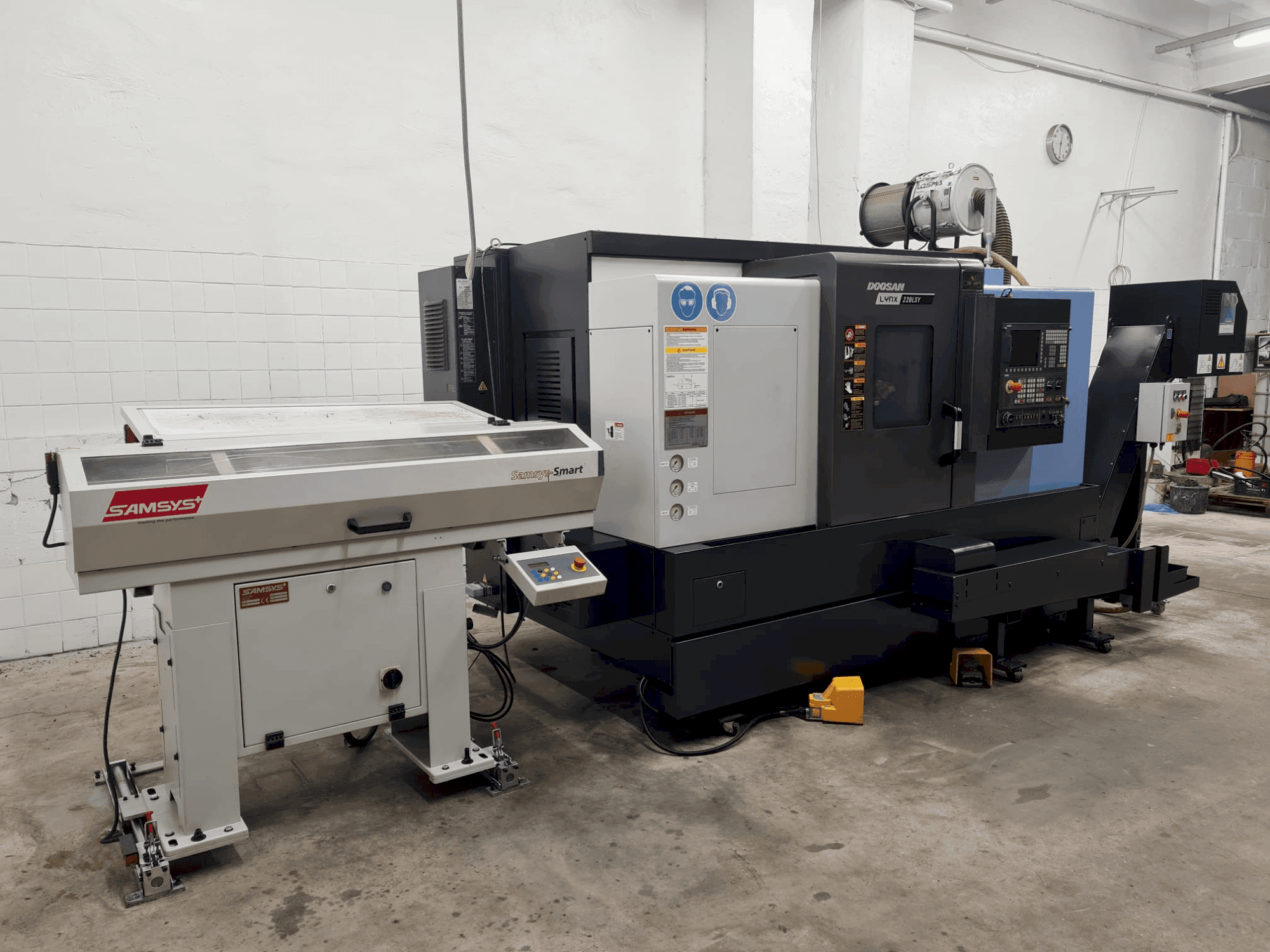 Makine DOOSAN LYNX 220 LSYC - Önden görünüm