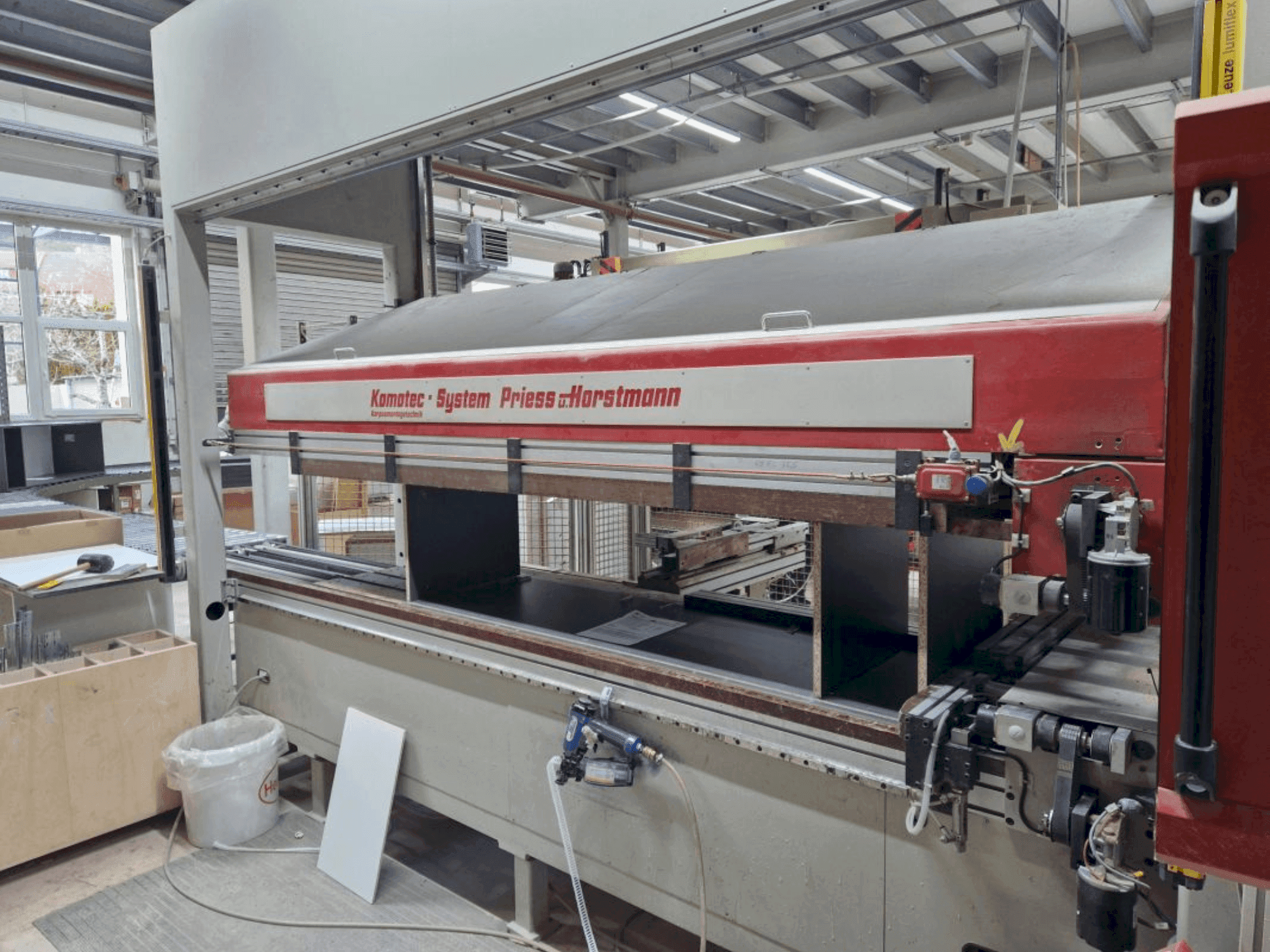 Makine Priess & Horstmann PBA-52M - Önden görünüm