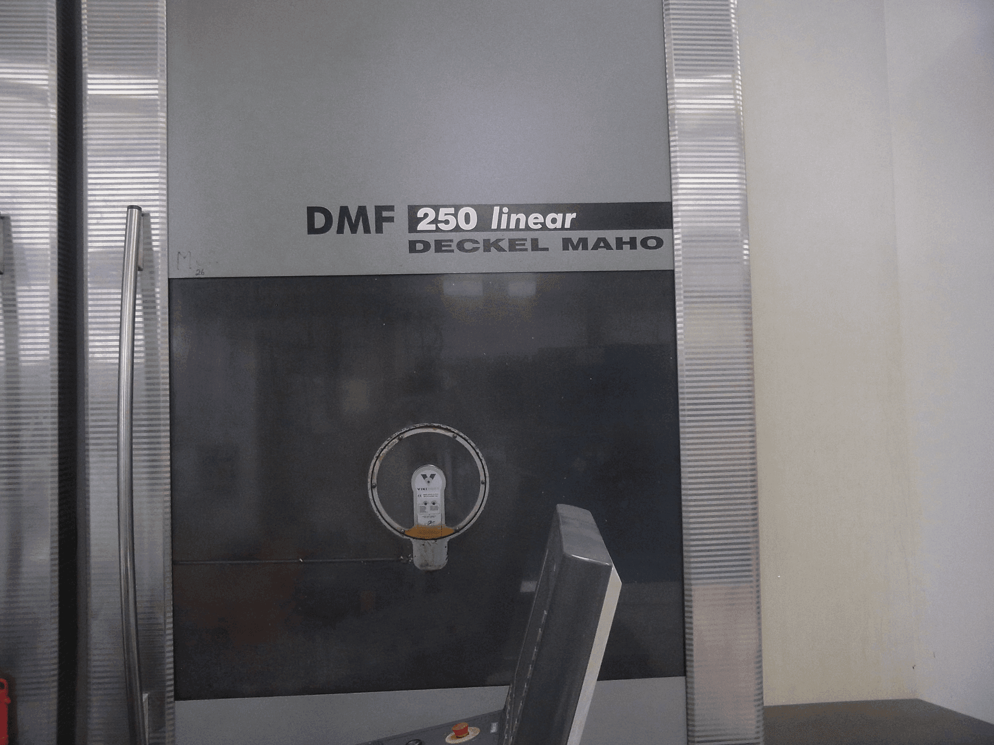 Makine DECKEL MAHO DMF 250 linear - Sağdan görünüm